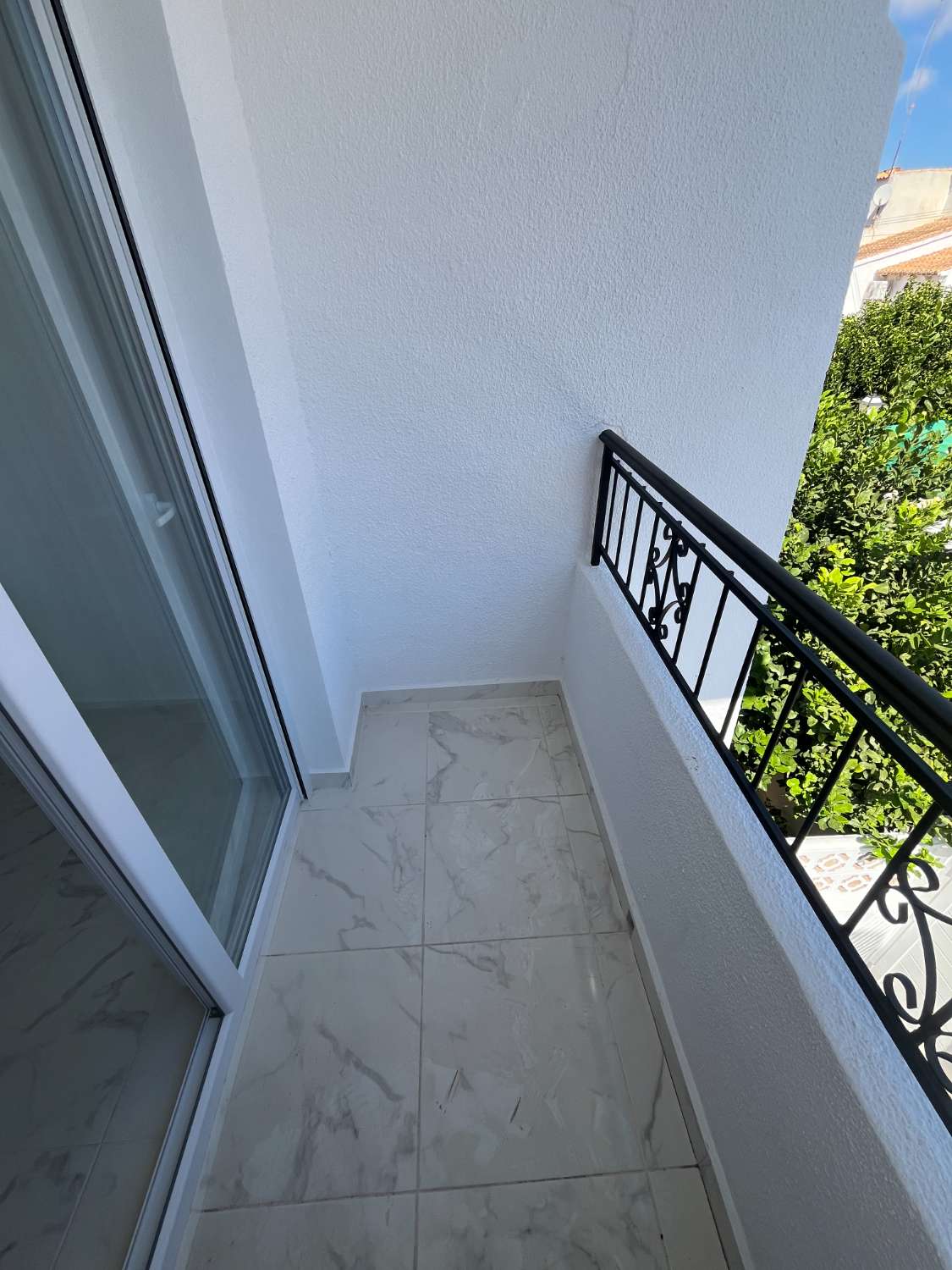 Casa Reformada de 3 dormitorios y 2 baños con piscina comunitaria