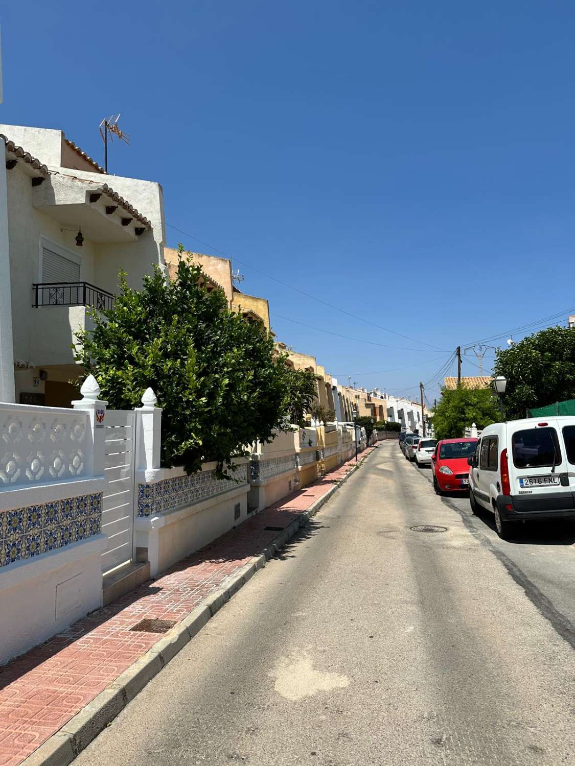 Casa Reformada de 3 dormitorios y 2 baños con piscina comunitaria