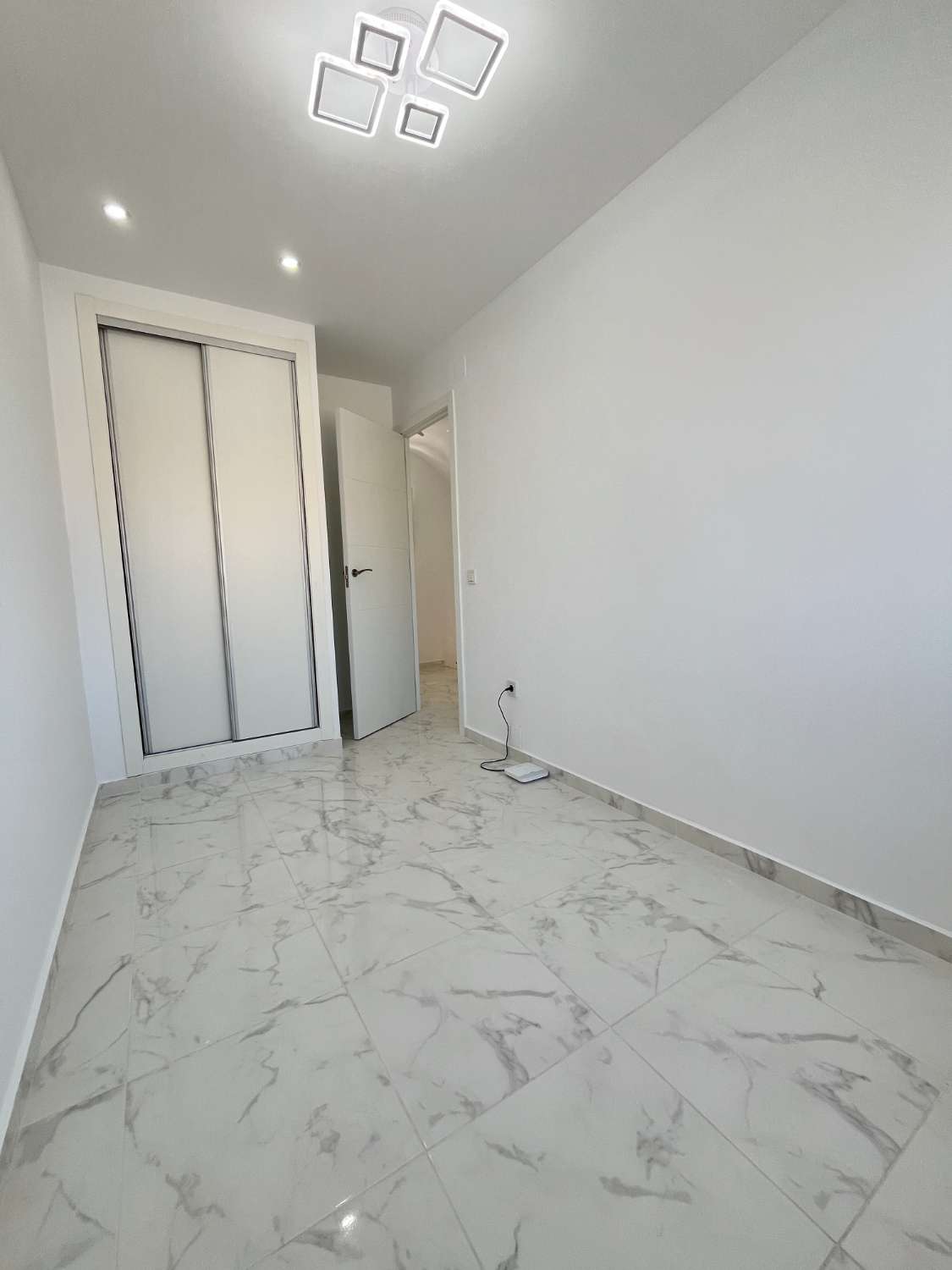 Casa Reformada de 3 dormitorios y 2 baños con piscina comunitaria