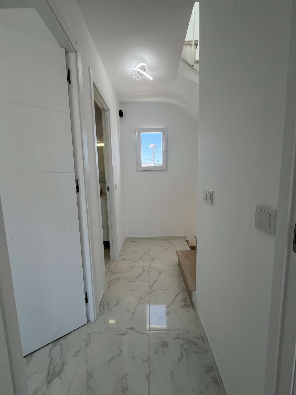 Casa Reformada de 3 dormitorios y 2 baños con piscina comunitaria