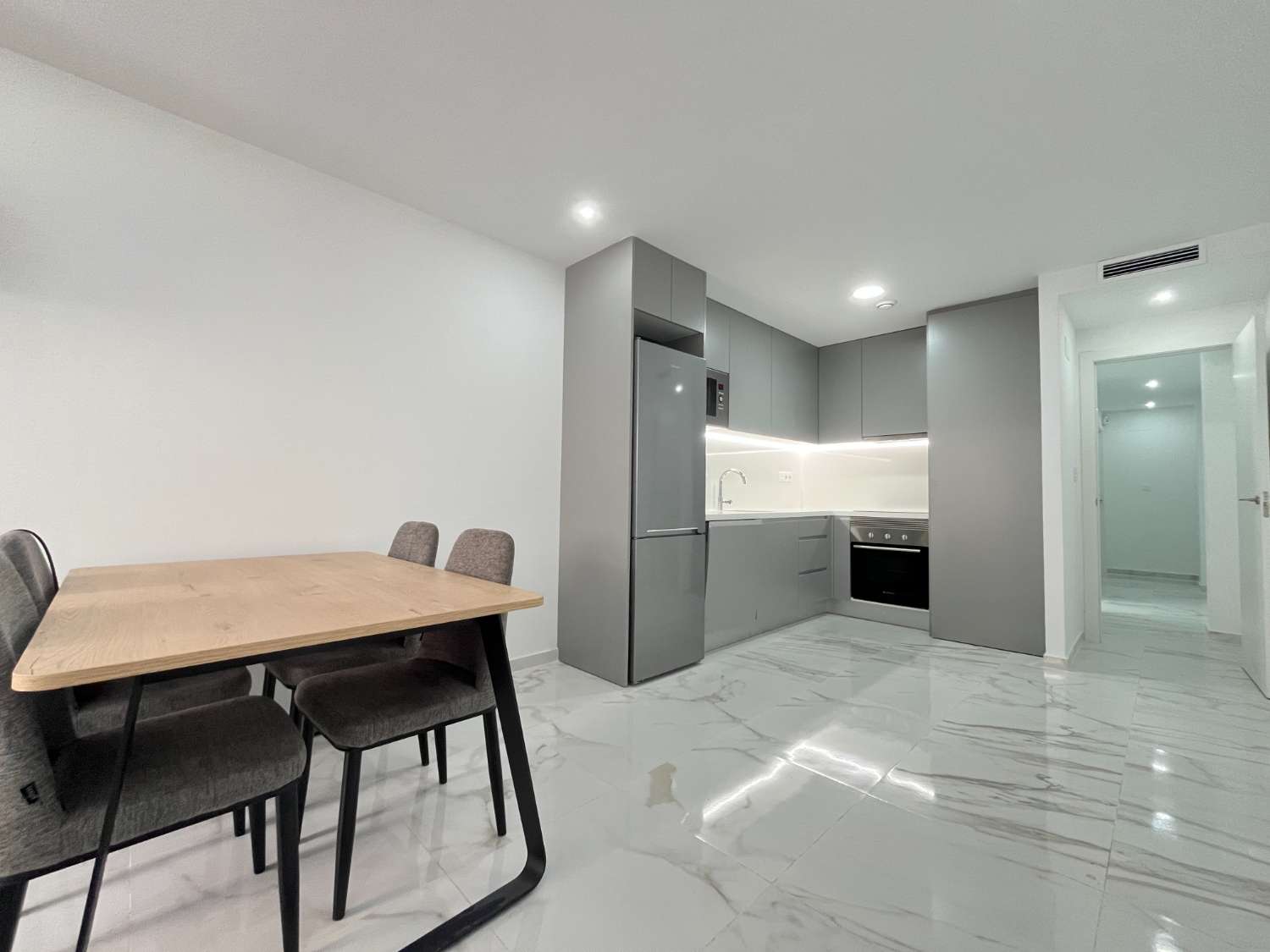 Moderno Apartamento de 2 Dormitorios a 800 Metros del Mar – Torrevieja Centro