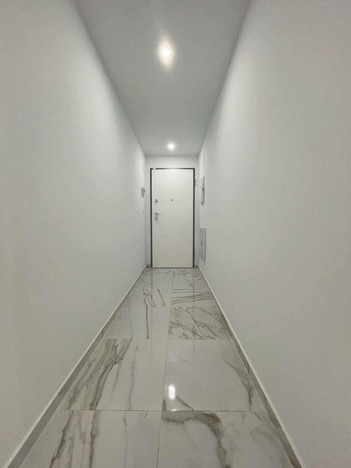 Moderno Apartamento de 2 Dormitorios a 800 Metros del Mar – Torrevieja Centro