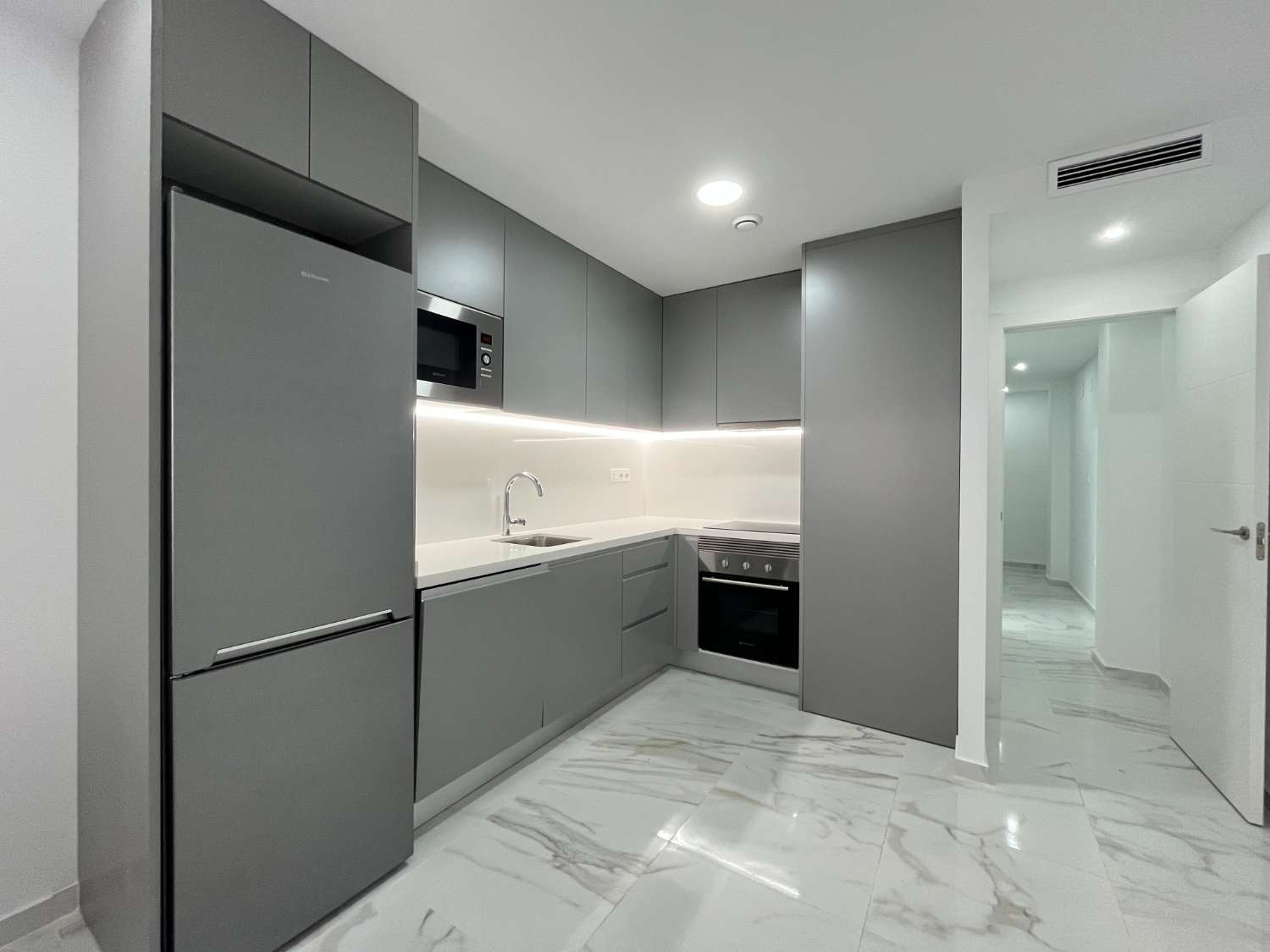 Moderno Apartamento de 2 Dormitorios a 800 Metros del Mar – Torrevieja Centro