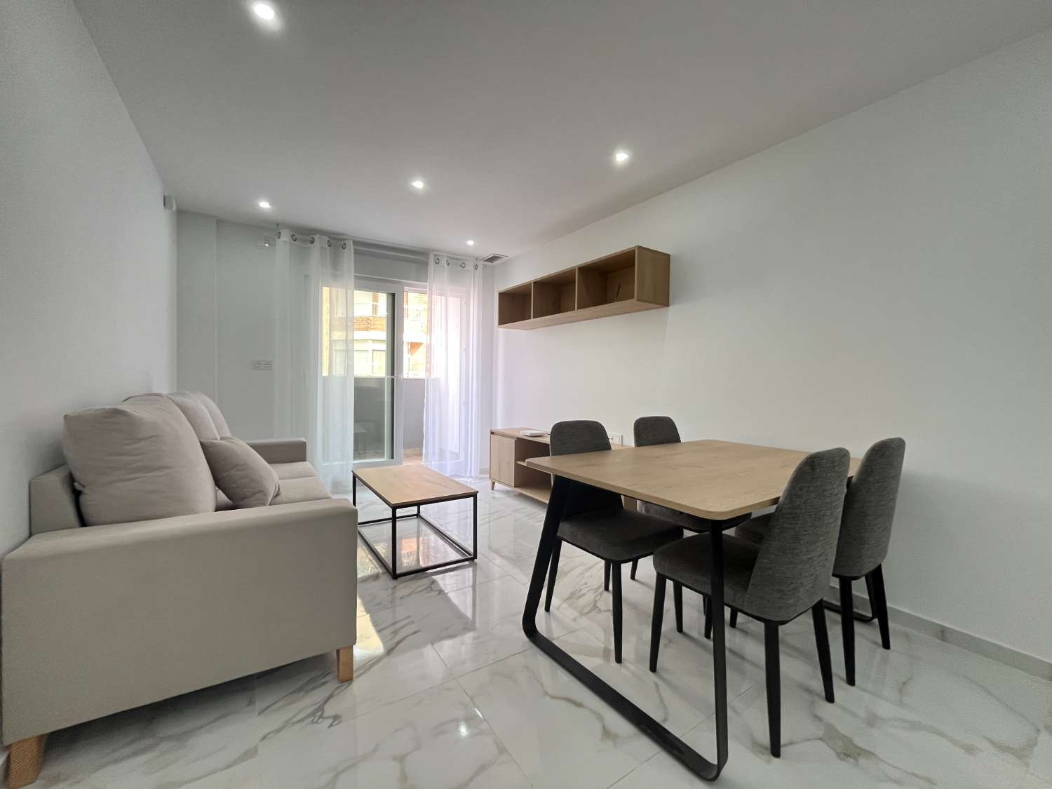 Moderno Apartamento de 2 Dormitorios a 800 Metros del Mar – Torrevieja Centro