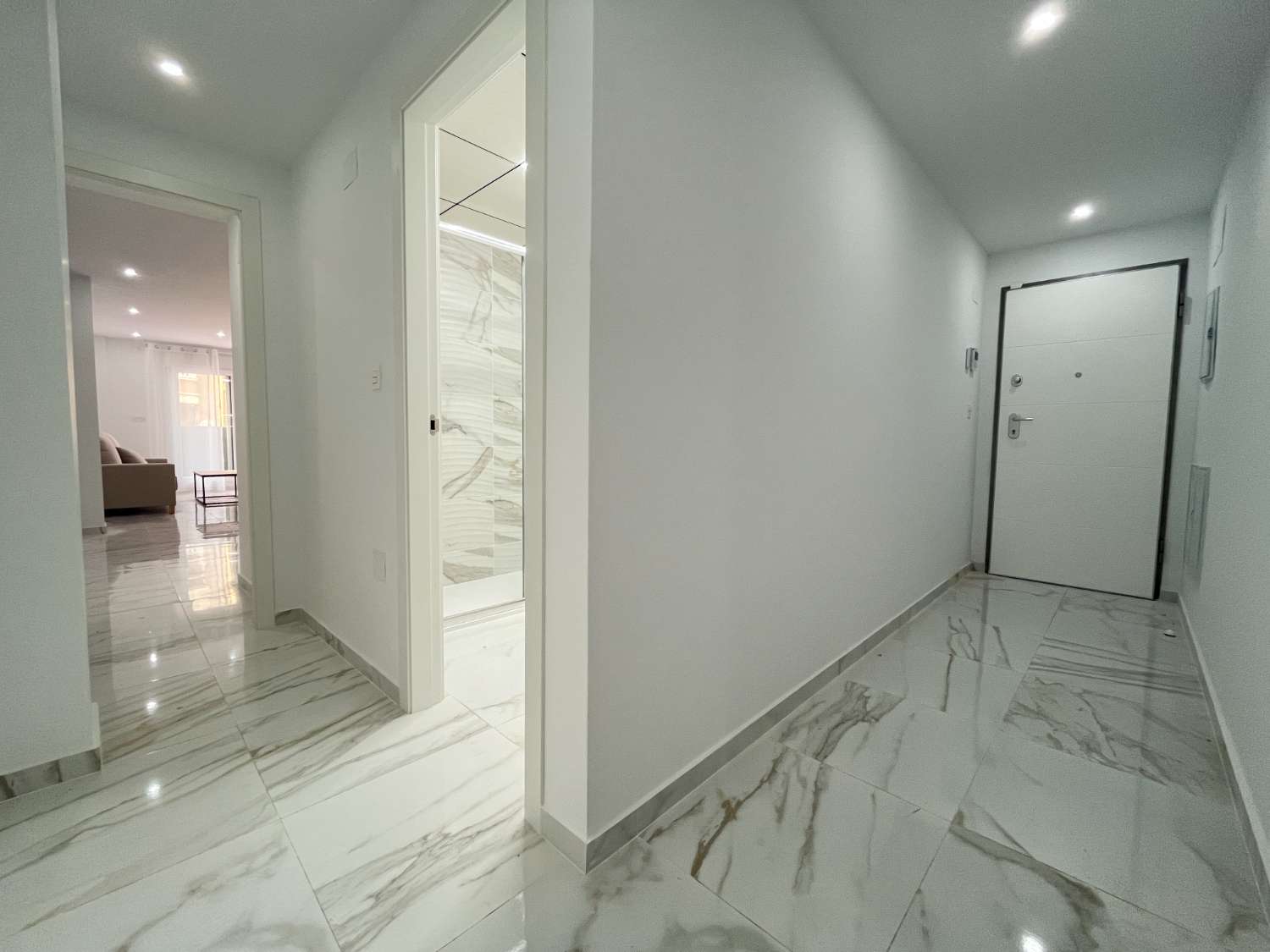 Moderno Apartamento de 2 Dormitorios a 800 Metros del Mar – Torrevieja Centro