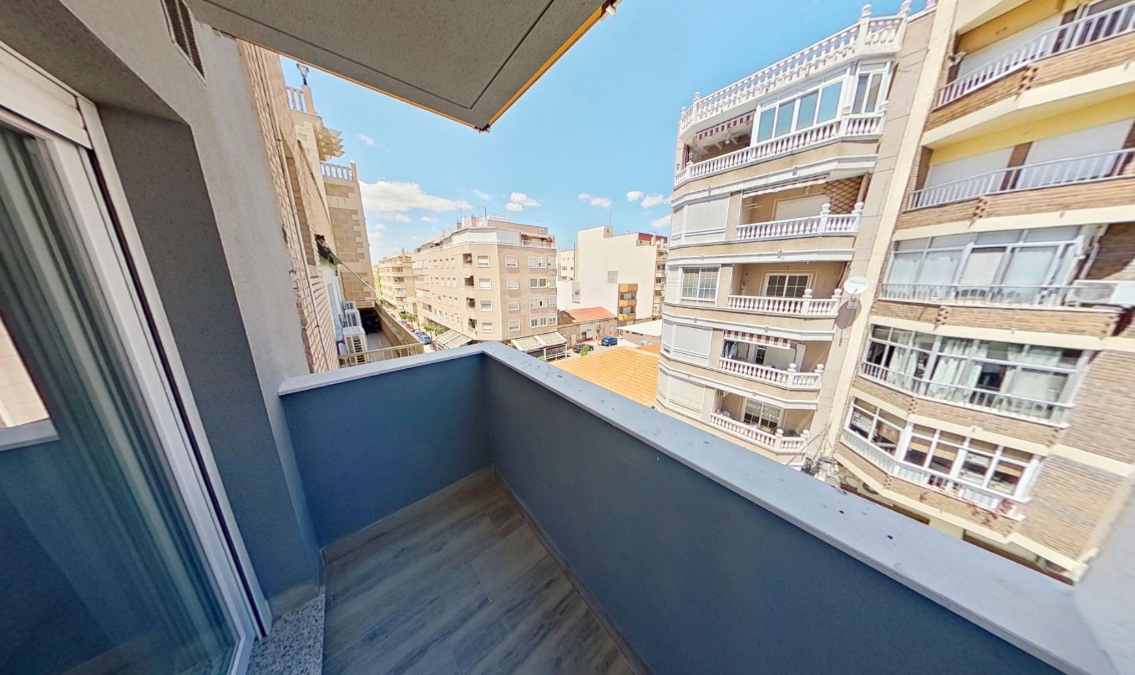Moderno Apartamento de 2 Dormitorios a 800 Metros del Mar – Torrevieja Centro