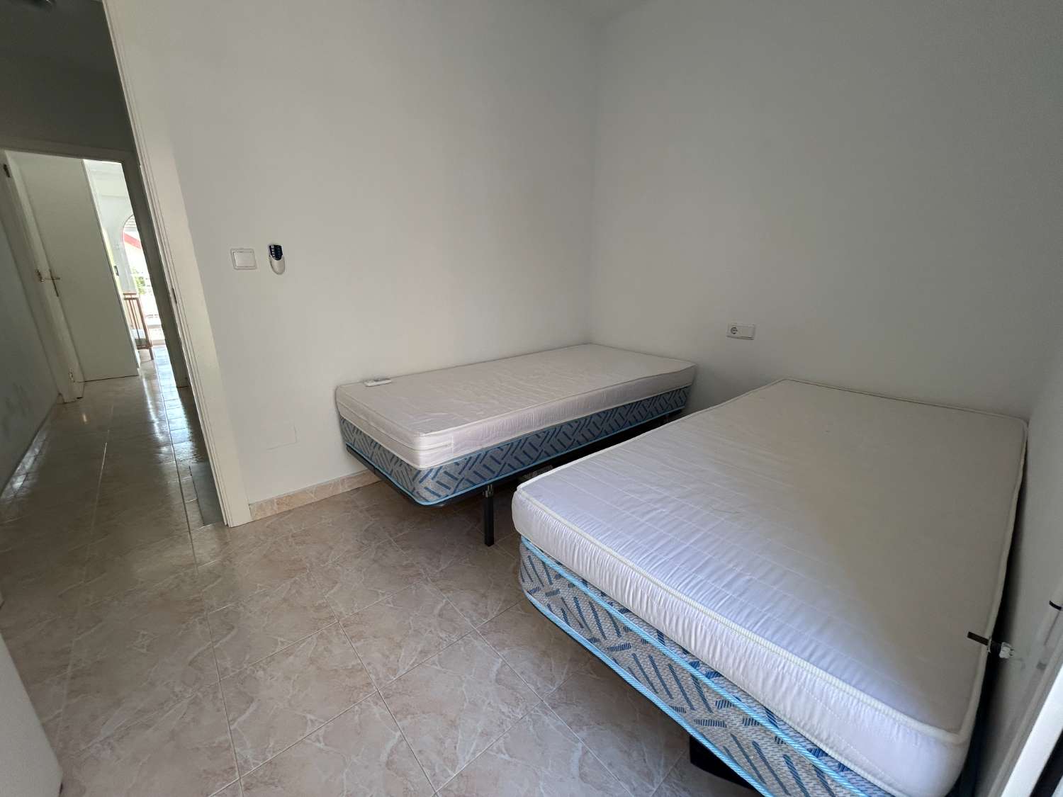 Kaunis, aurinkoinen kaksikerroksinen La Floridassa