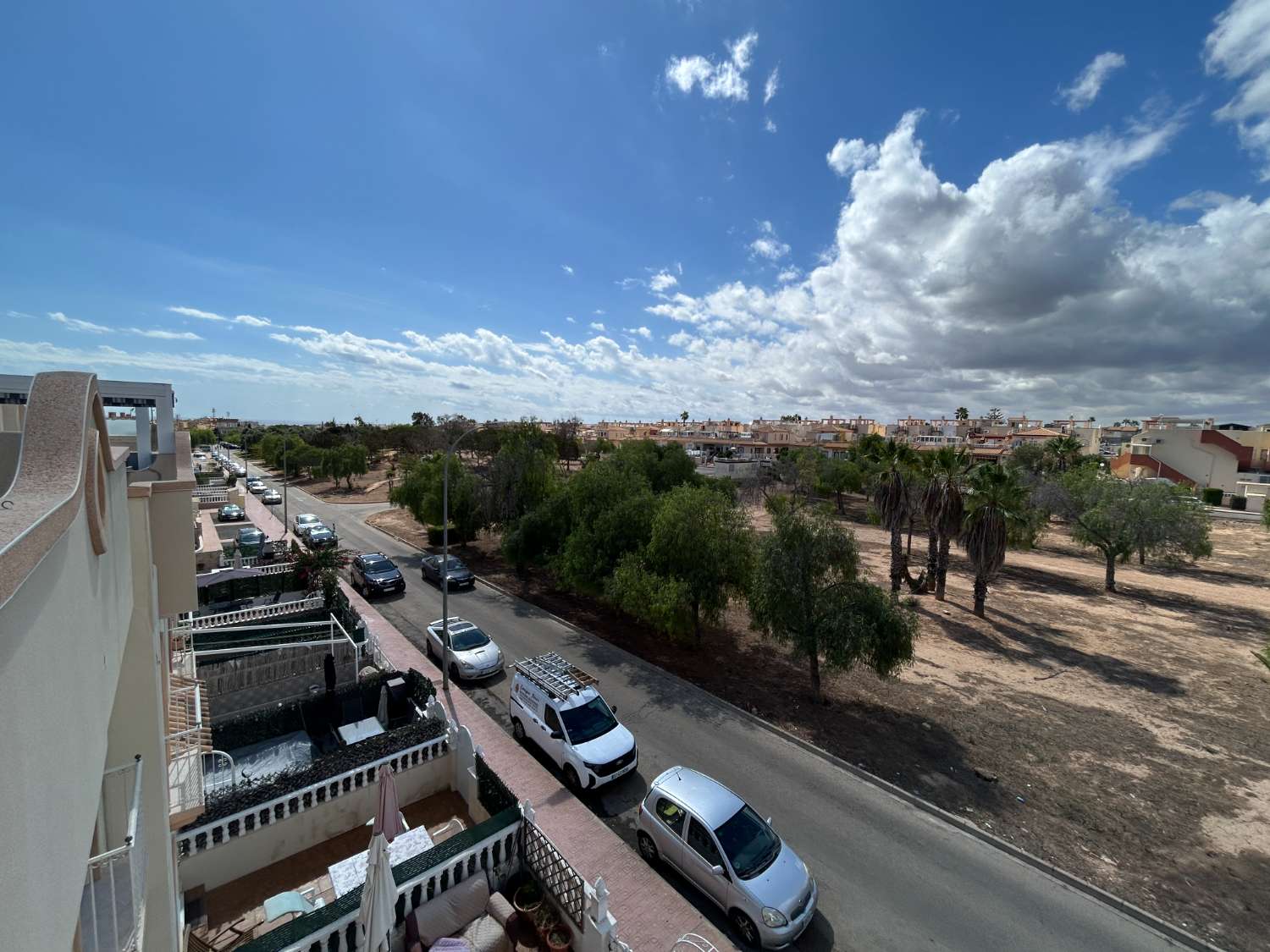 Kaunis, aurinkoinen kaksikerroksinen La Floridassa