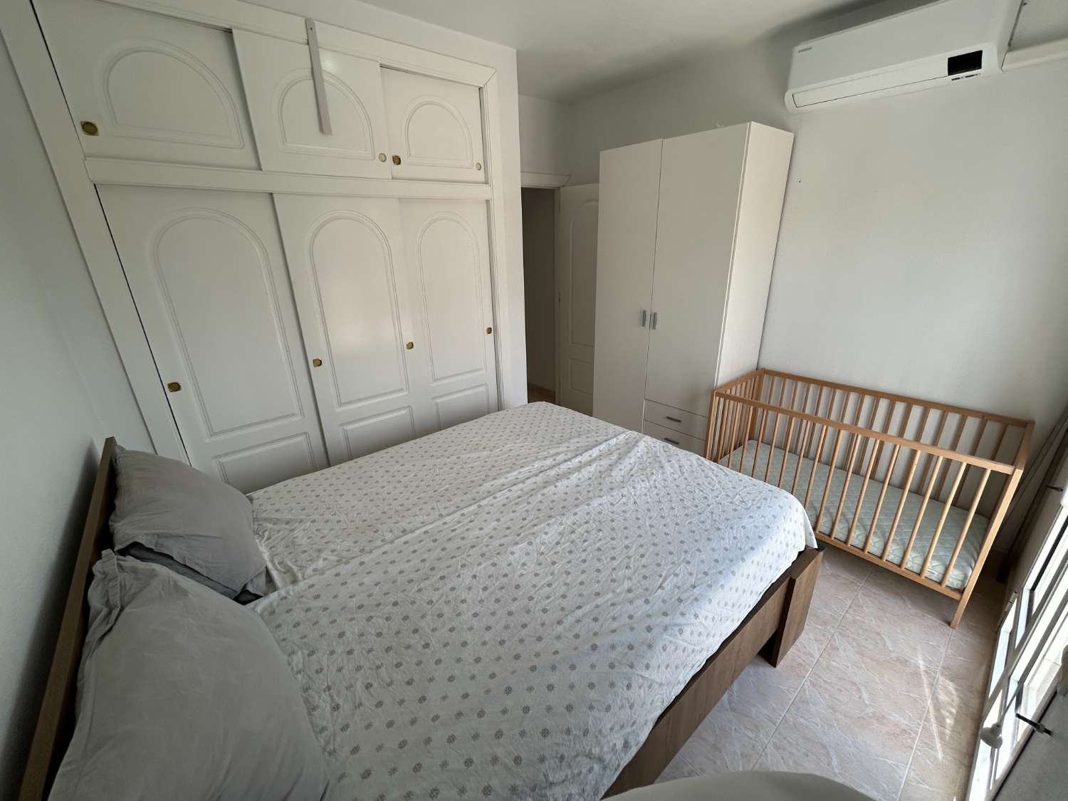 Kaunis, aurinkoinen kaksikerroksinen La Floridassa