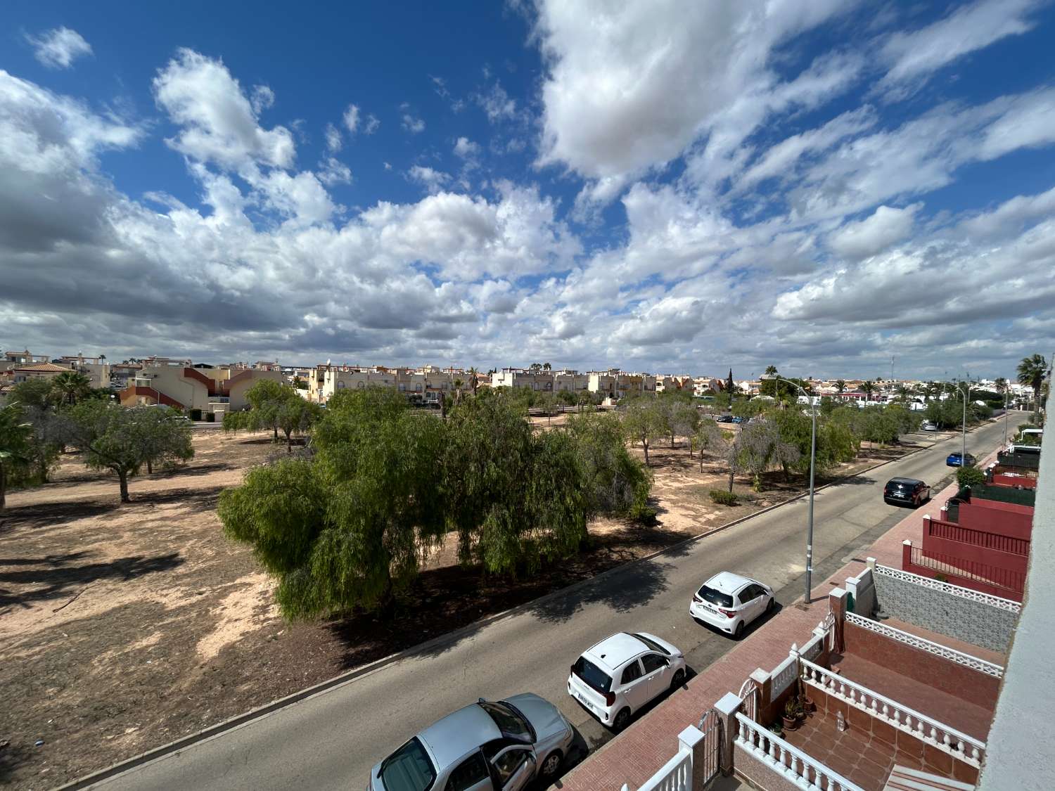 Kaunis, aurinkoinen kaksikerroksinen La Floridassa