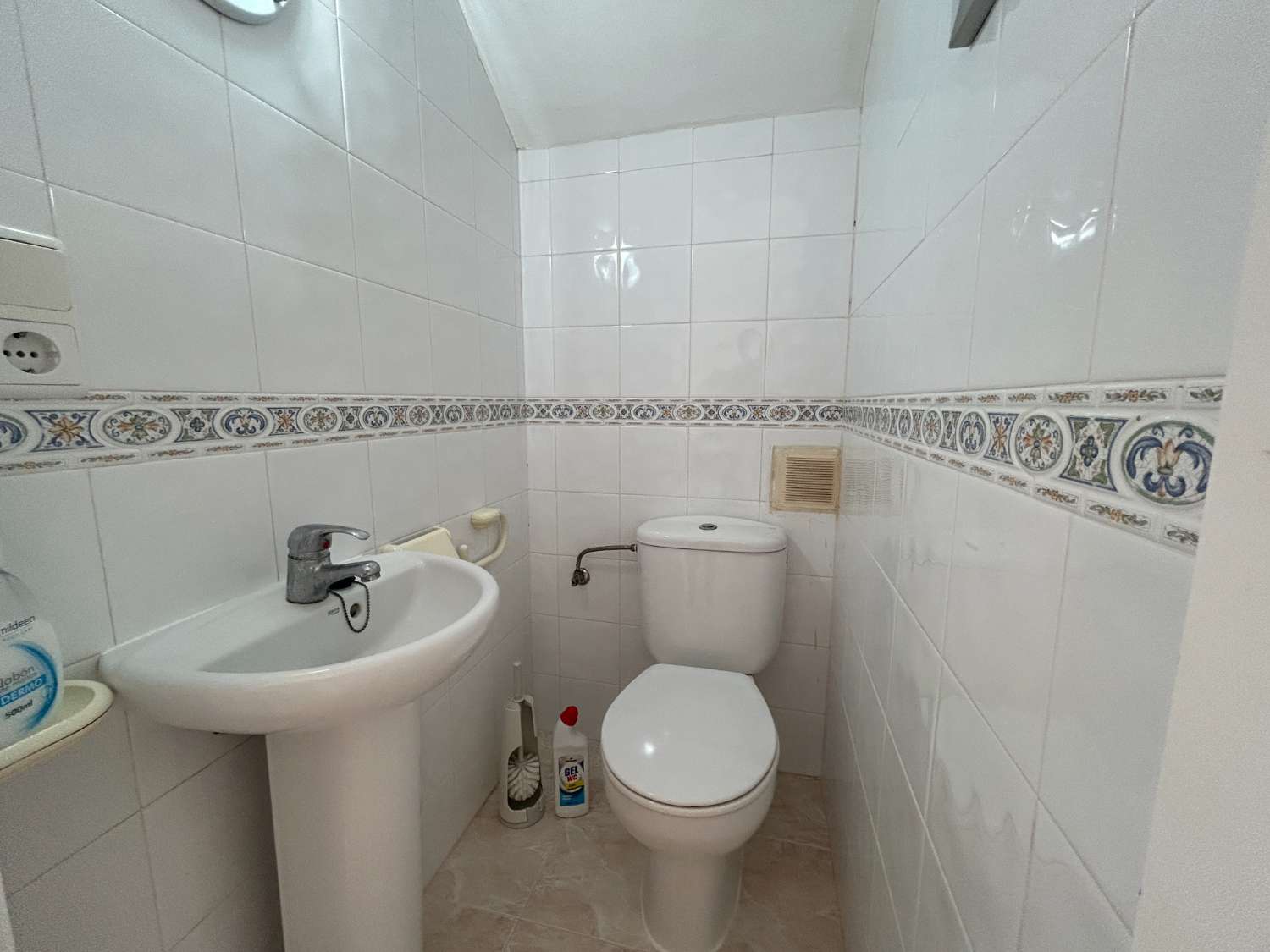 Kaunis, aurinkoinen kaksikerroksinen La Floridassa