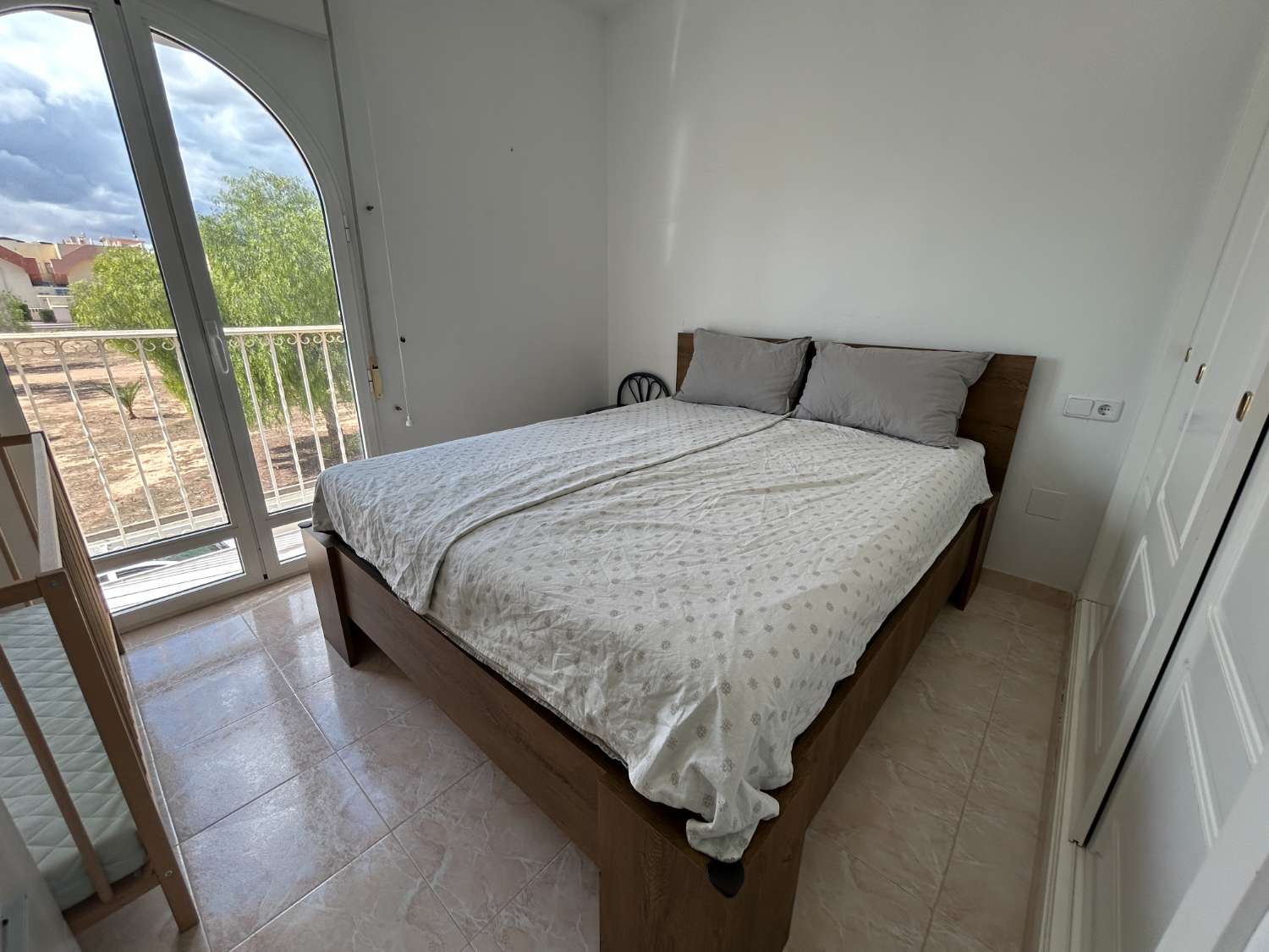 Kaunis, aurinkoinen kaksikerroksinen La Floridassa