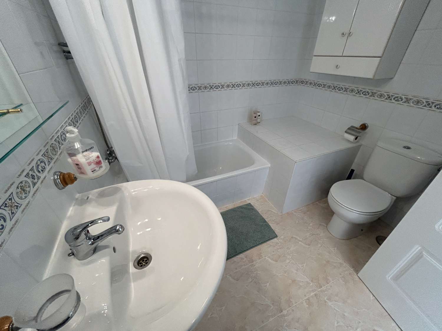 Kaunis, aurinkoinen kaksikerroksinen La Floridassa