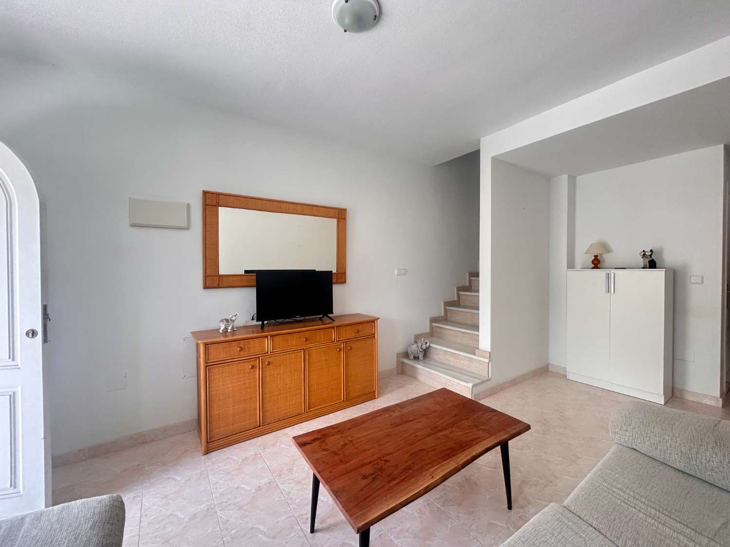 Kaunis, aurinkoinen kaksikerroksinen La Floridassa