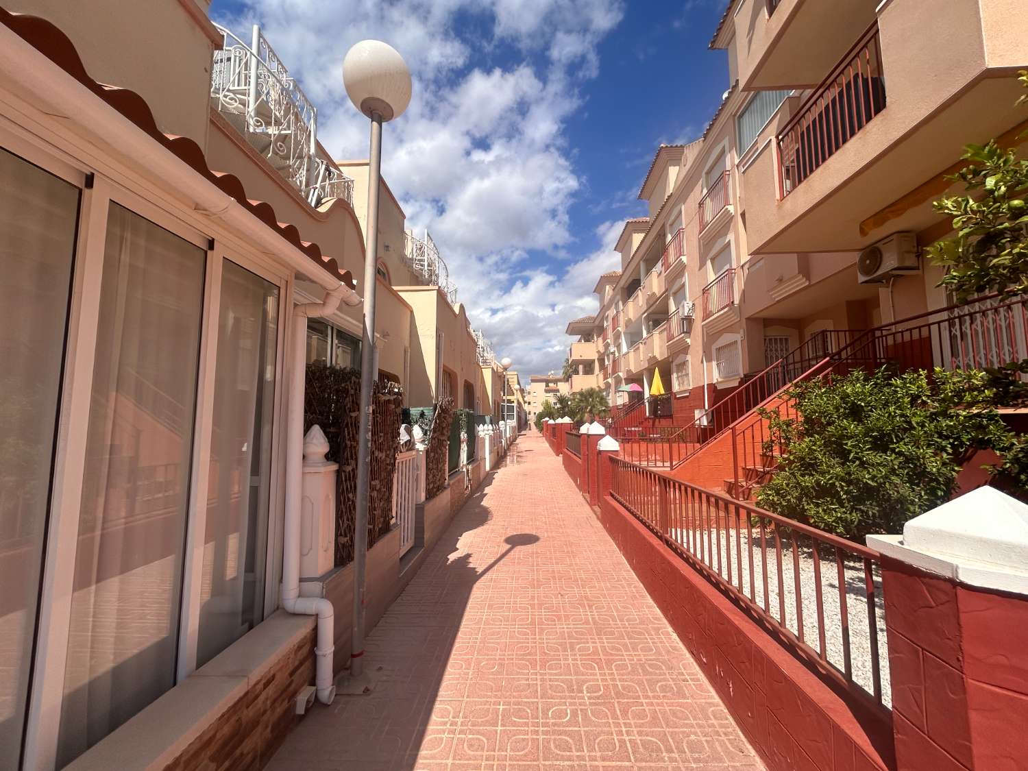 Kaunis, aurinkoinen kaksikerroksinen La Floridassa