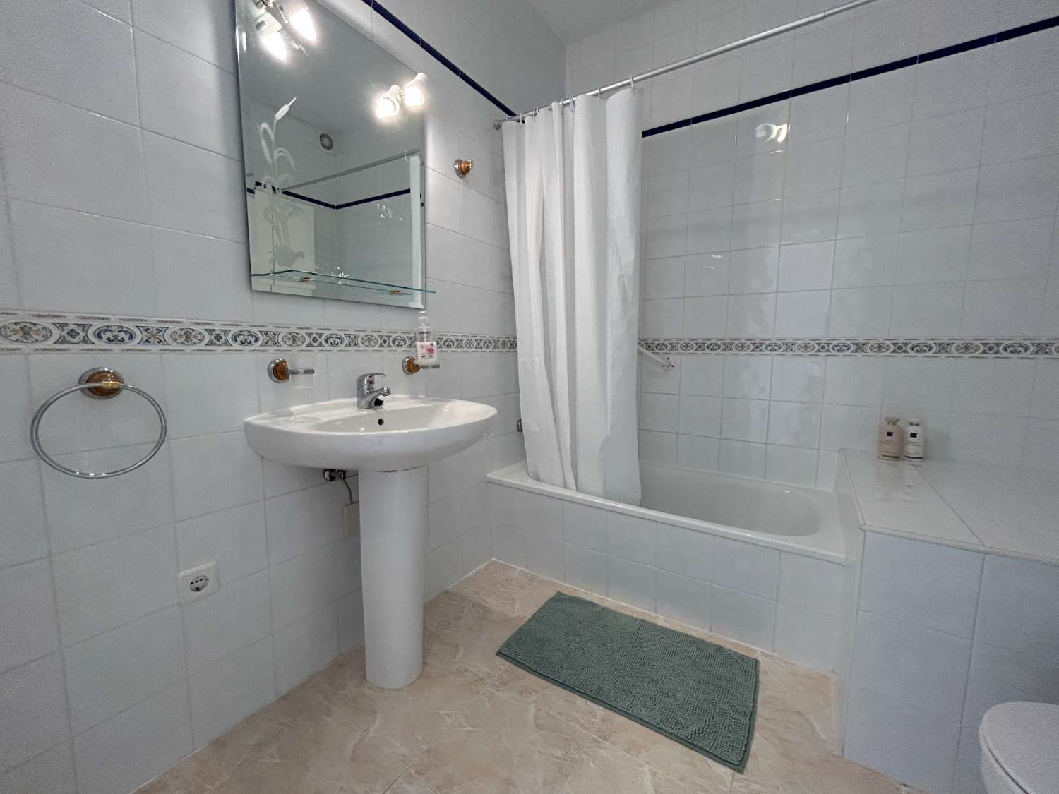 Kaunis, aurinkoinen kaksikerroksinen La Floridassa