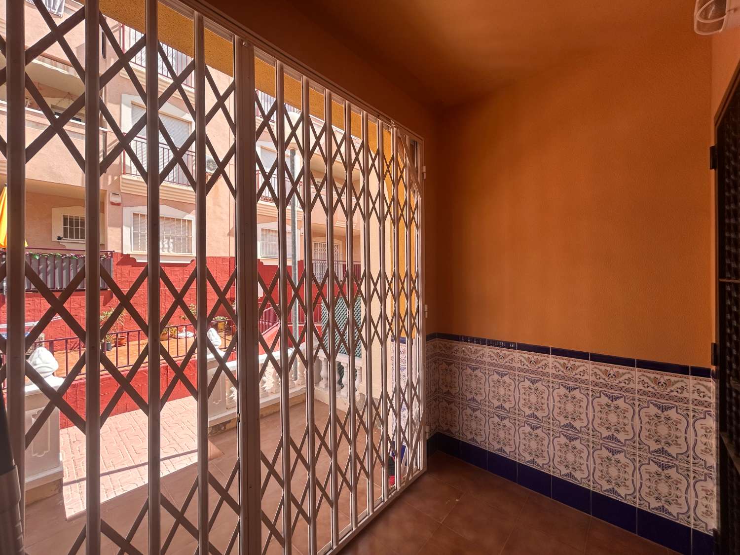 Kaunis, aurinkoinen kaksikerroksinen La Floridassa