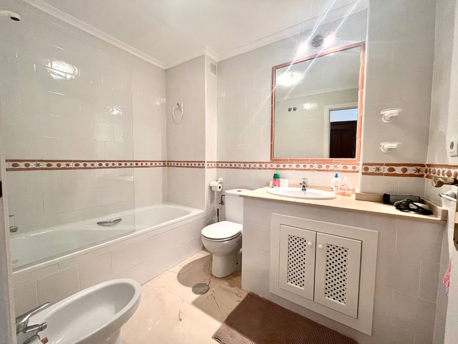 Apartamento de 2 dormitorios y 2 baños con garaje en La Florida.