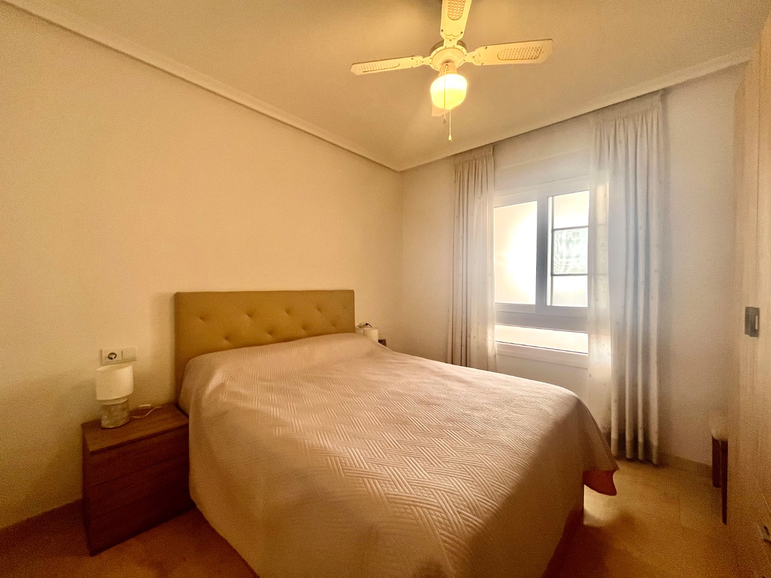 Apartamento de 2 dormitorios y 2 baños con garaje en La Florida.