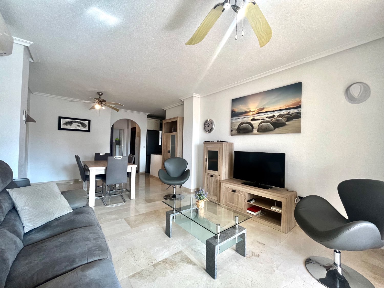 Apartamento de 2 dormitorios y 2 baños con garaje en La Florida.