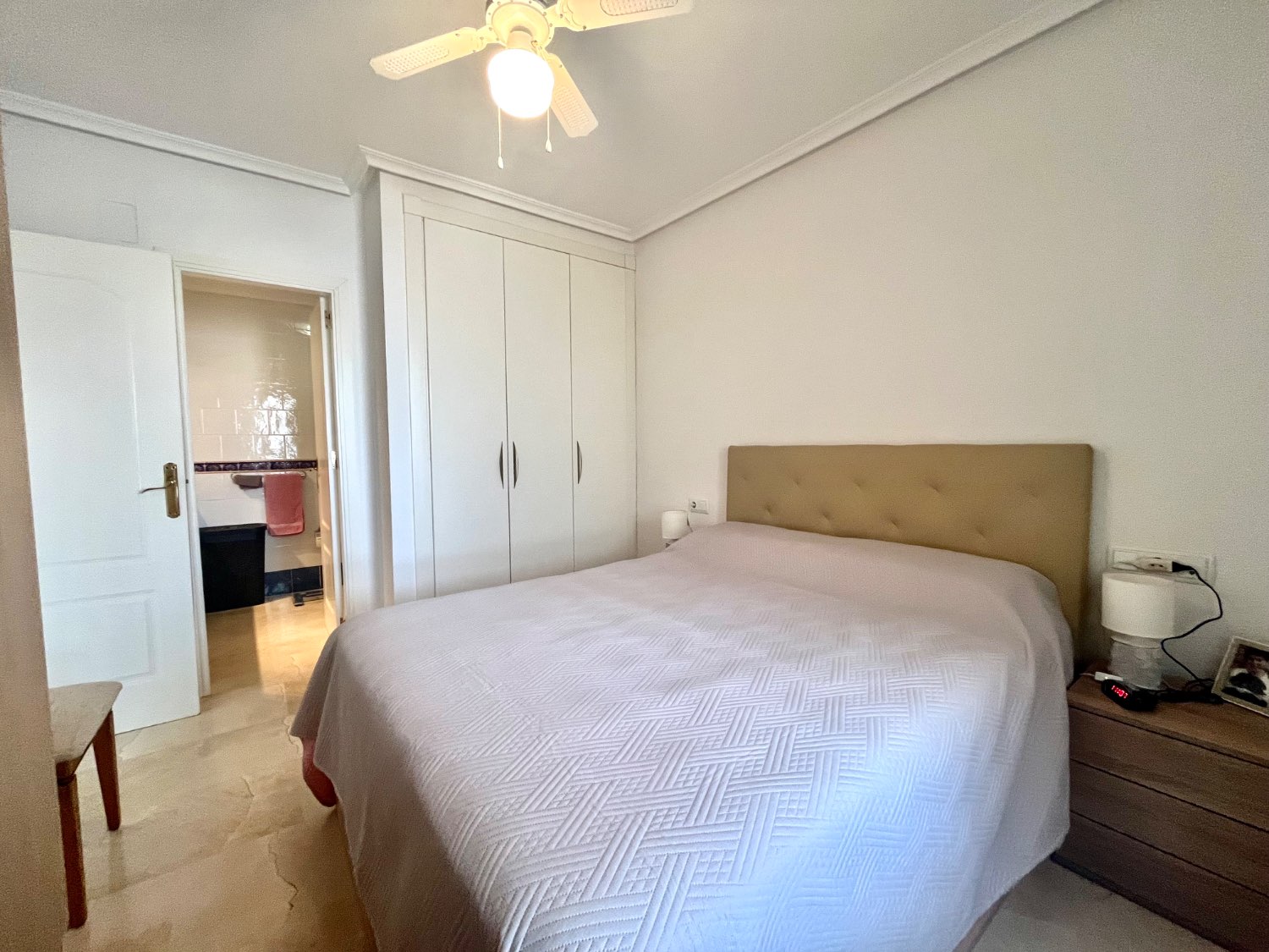 Apartamento de 2 dormitorios y 2 baños con garaje en La Florida.