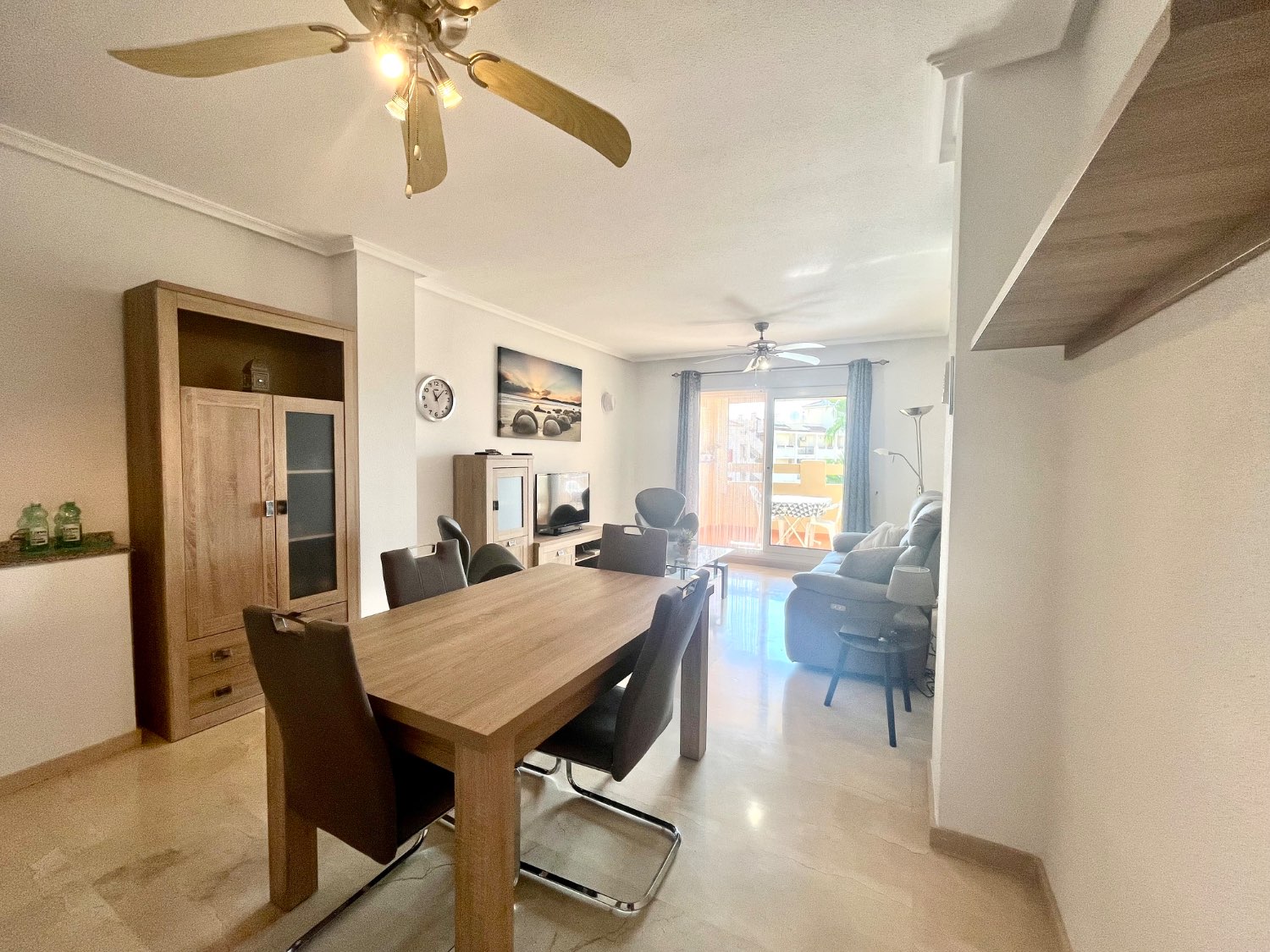 Apartamento de 2 dormitorios y 2 baños con garaje en La Florida.