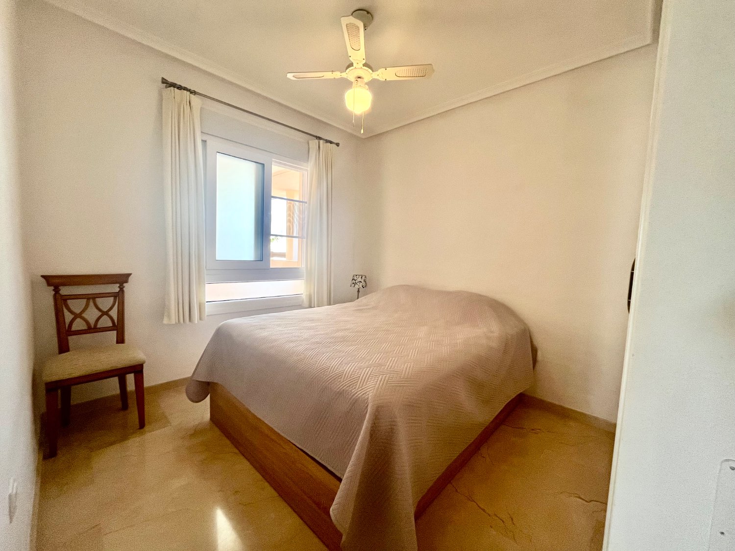 Apartamento de 2 dormitorios y 2 baños con garaje en La Florida.