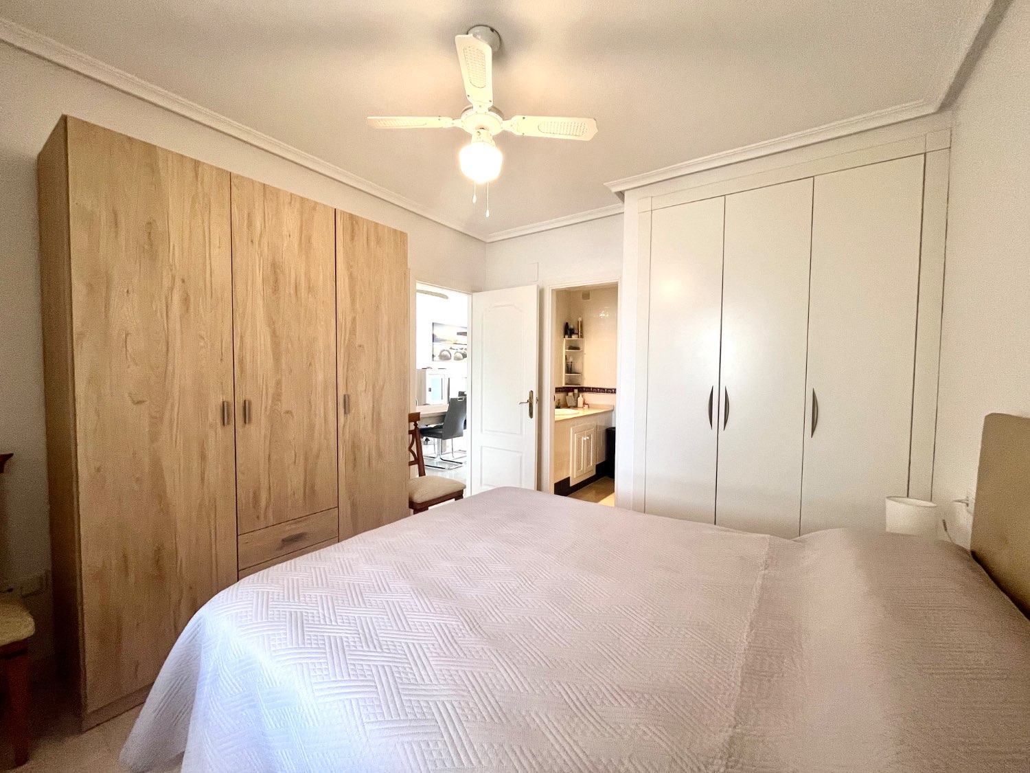 Apartamento de 2 dormitorios y 2 baños con garaje en La Florida.