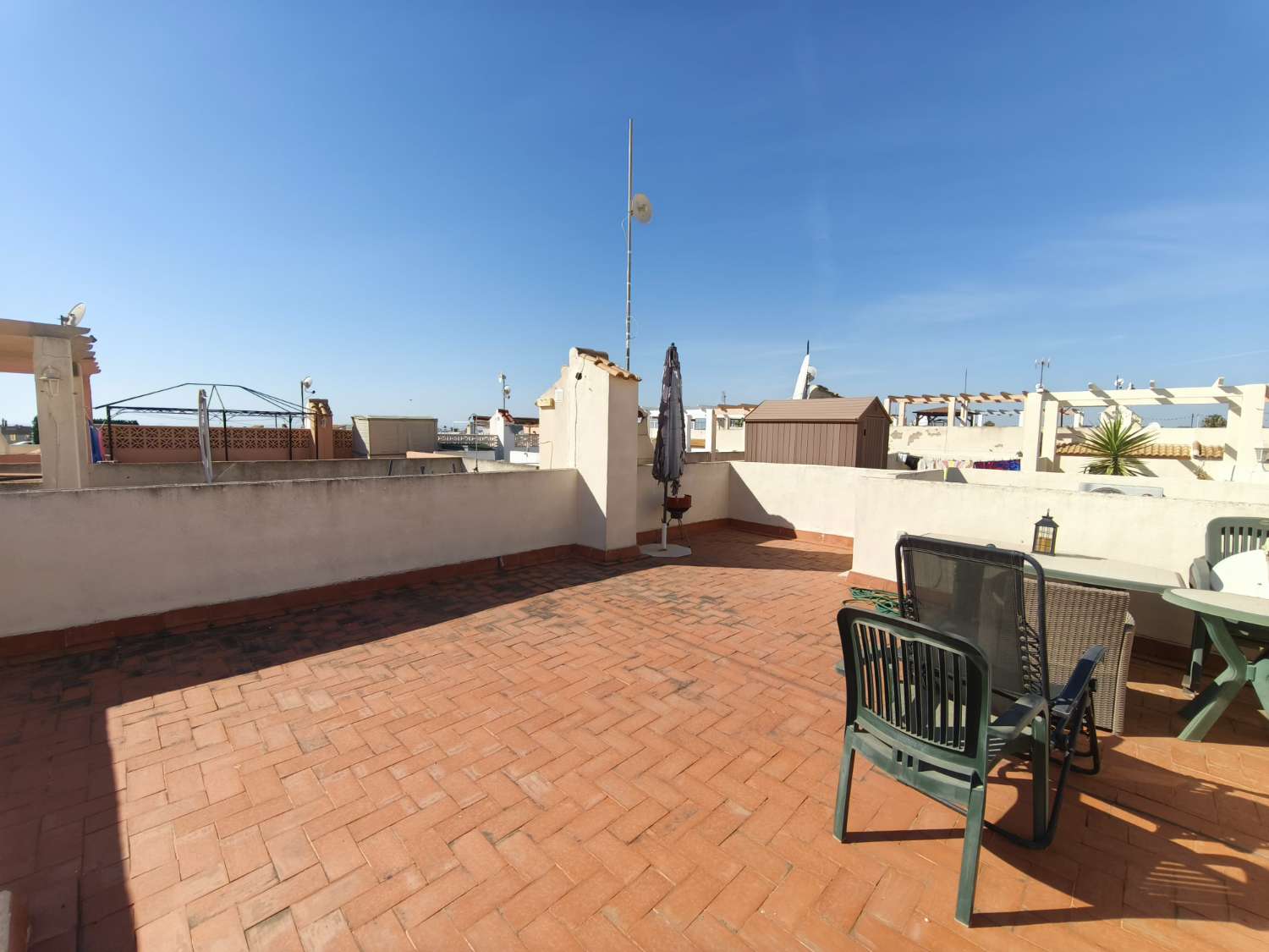 Lägenhet på översta våningen med 2 sovrum och privat solarium