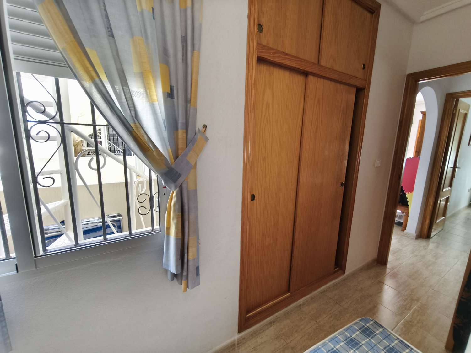 Lägenhet på översta våningen med 2 sovrum och privat solarium