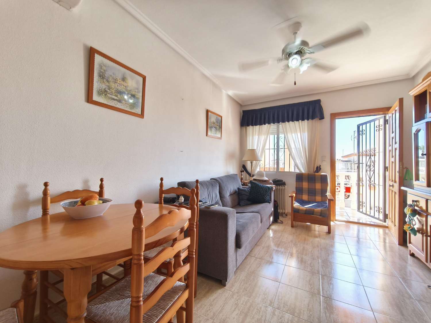 Lägenhet på översta våningen med 2 sovrum och privat solarium