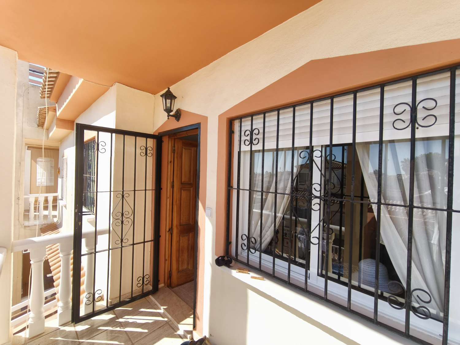 Lägenhet på översta våningen med 2 sovrum och privat solarium