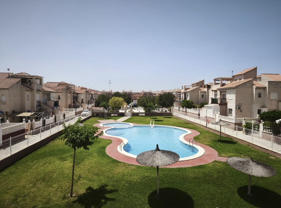 Apartamento de 2 dormitorios y 1 baño en Playa Flamenca