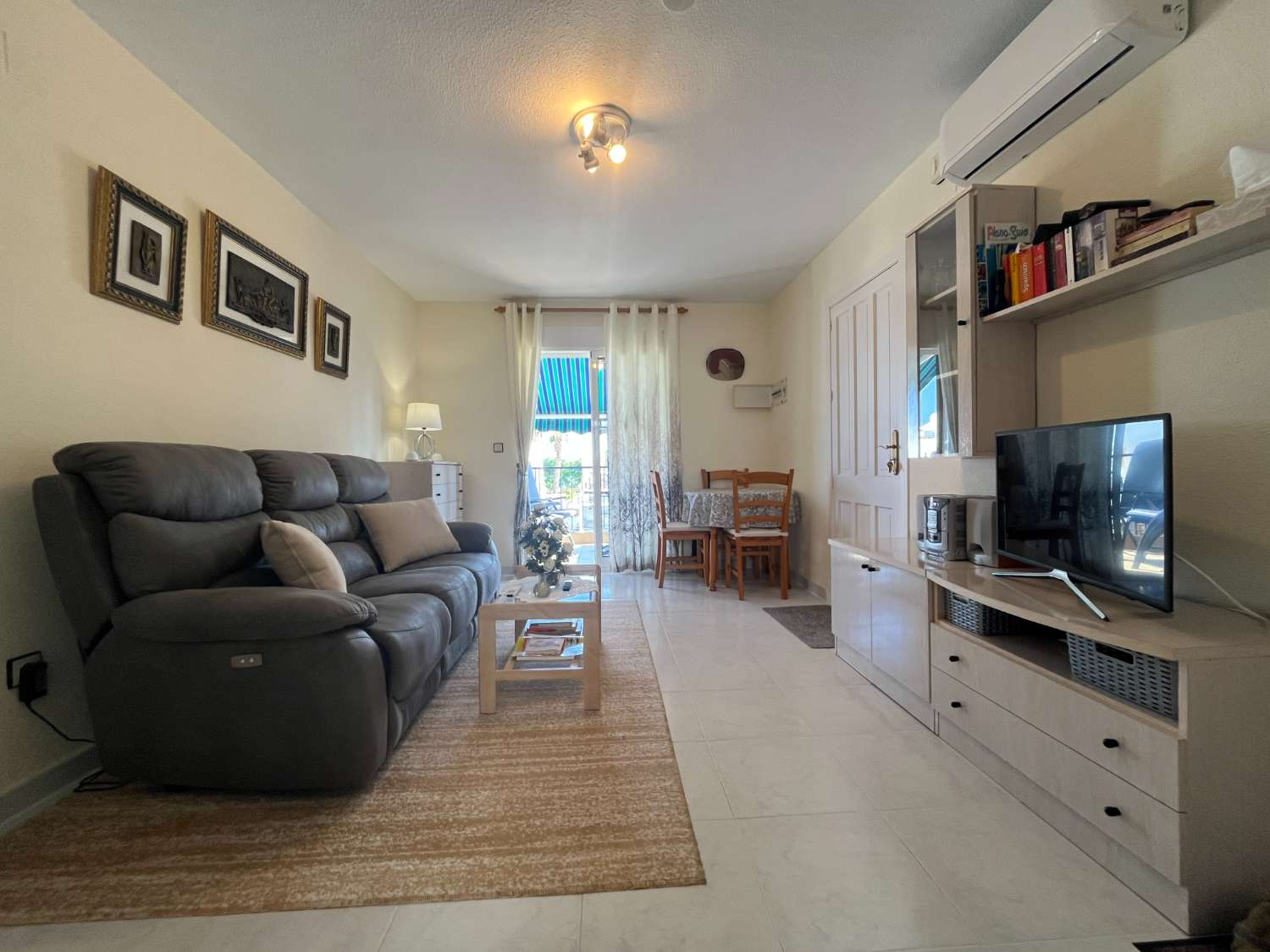 Takvåning med 2 sovrum med privat solarium och havsutsikt