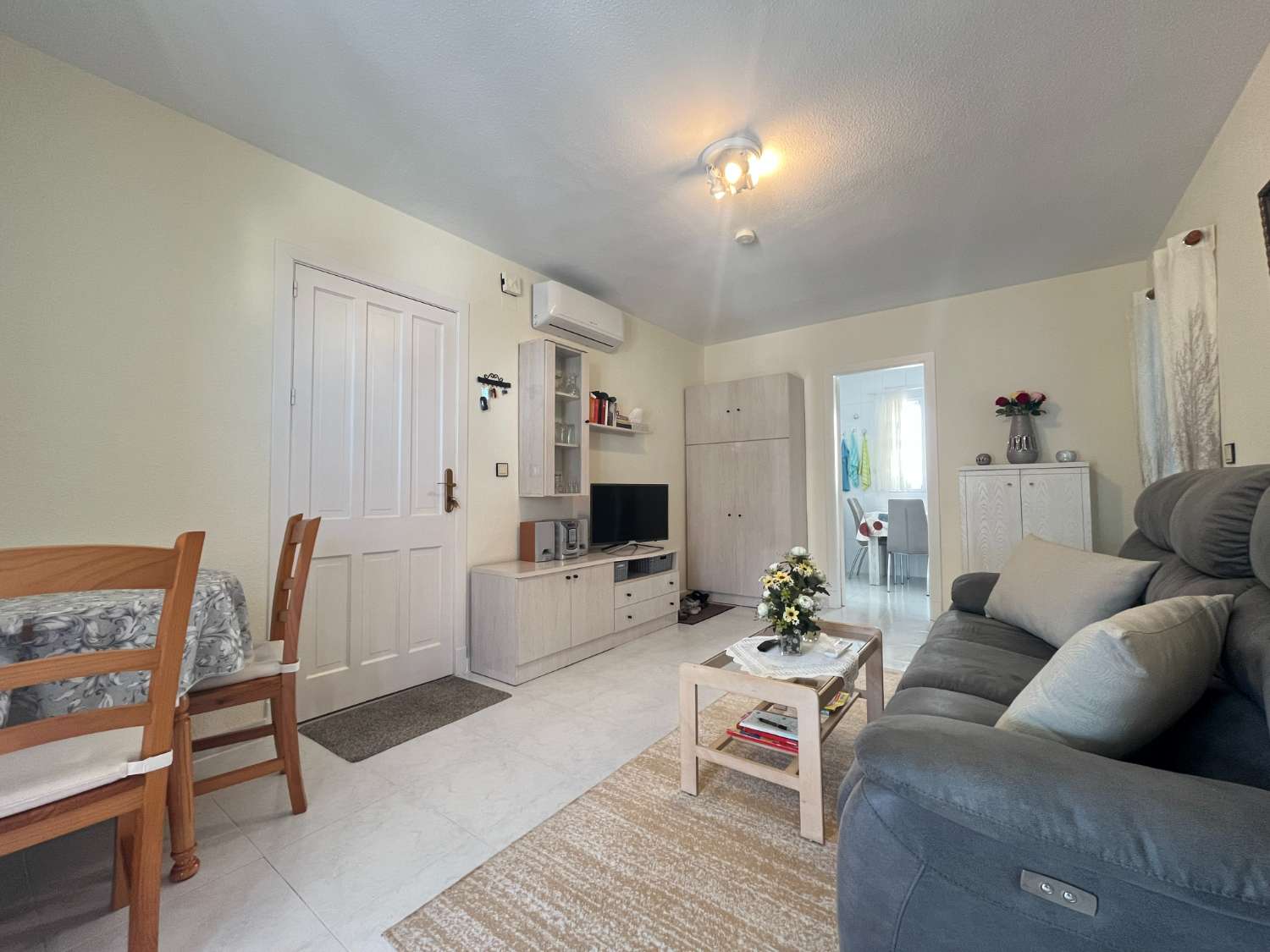 Takvåning med 2 sovrum med privat solarium och havsutsikt