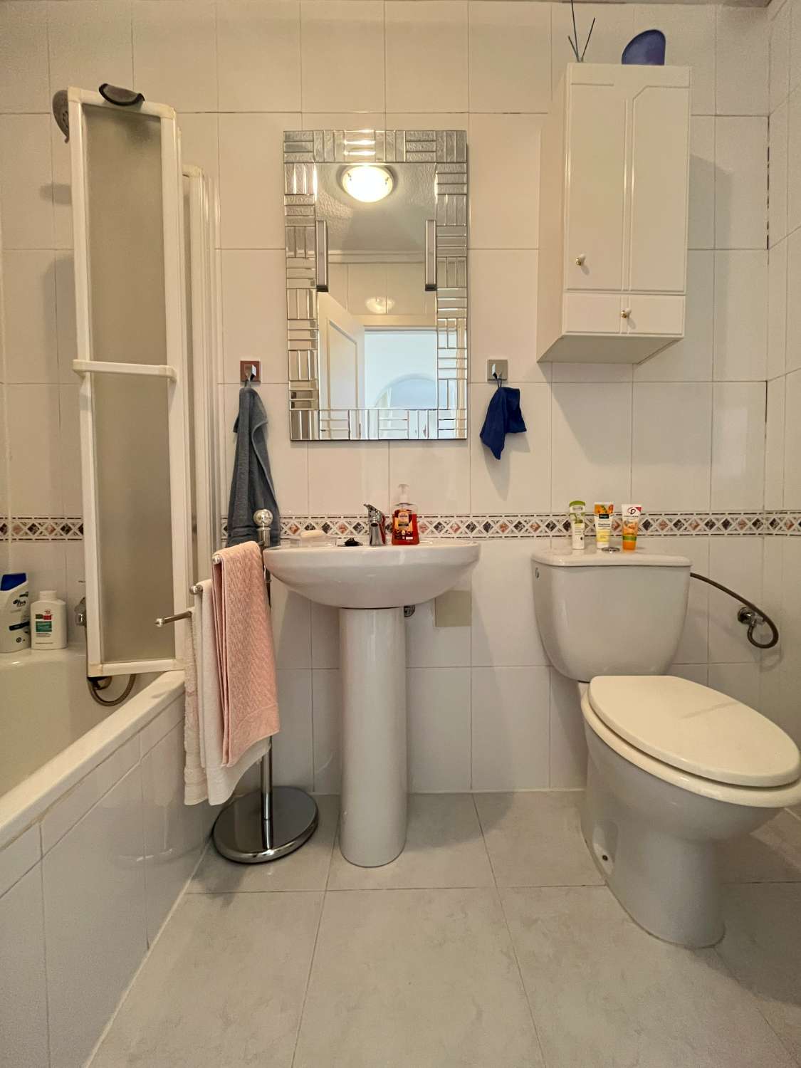 Takvåning med 2 sovrum med privat solarium och havsutsikt