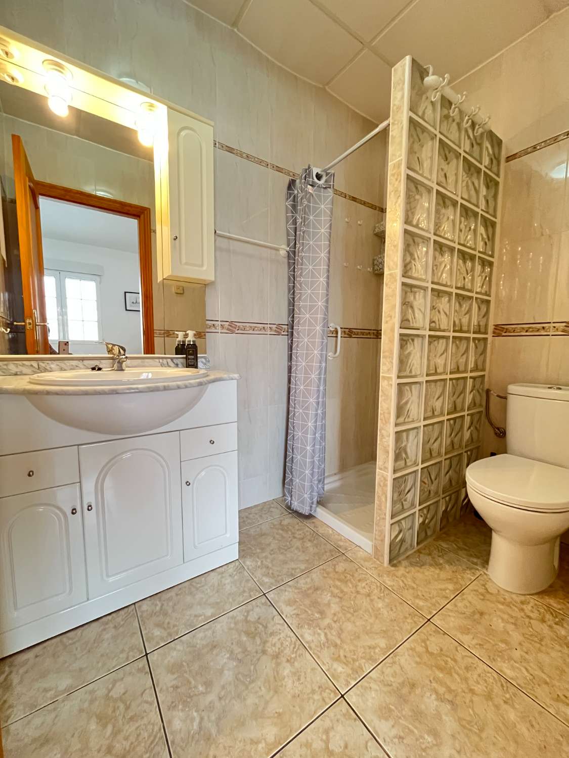 Encantadora casa reformada de 2 dormitorios y 2 baños!