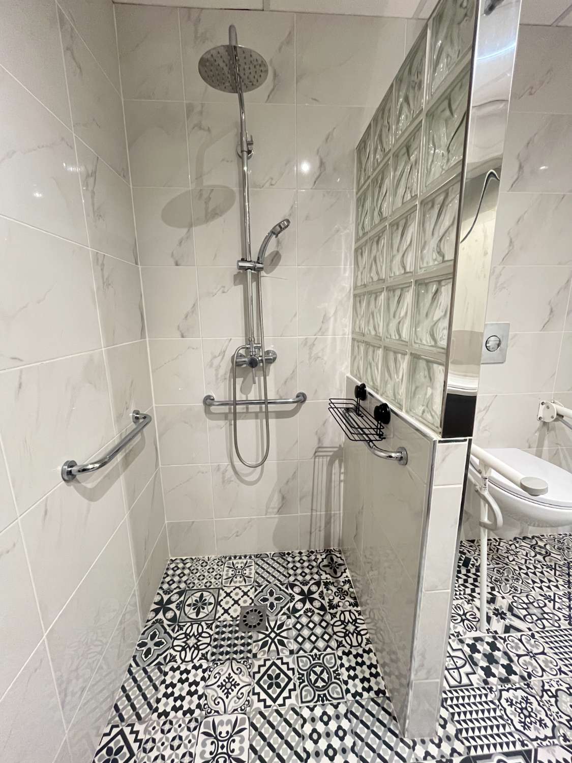 Encantadora casa reformada de 2 dormitorios y 2 baños!