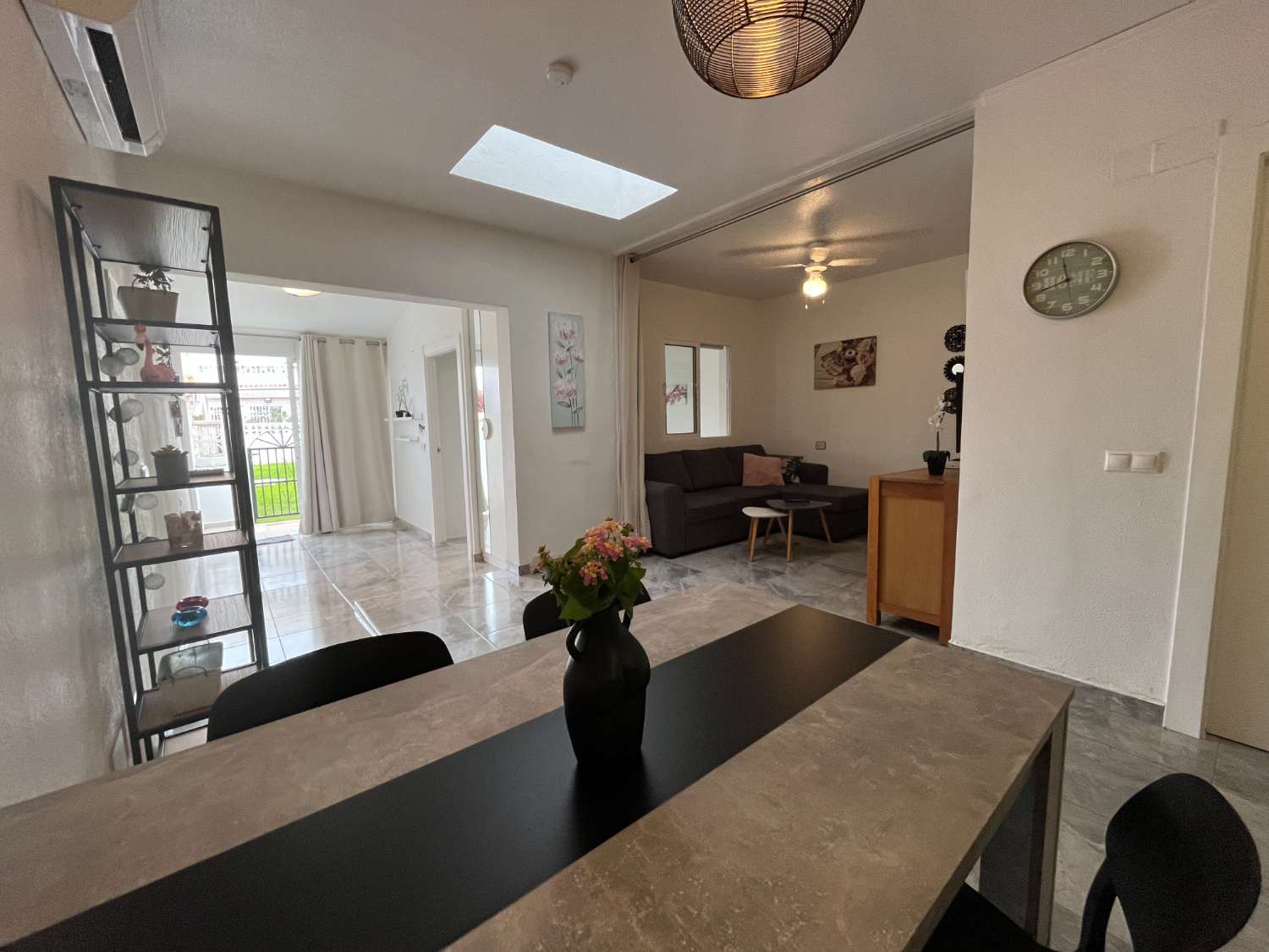 Encantadora casa reformada de 2 dormitorios y 2 baños!