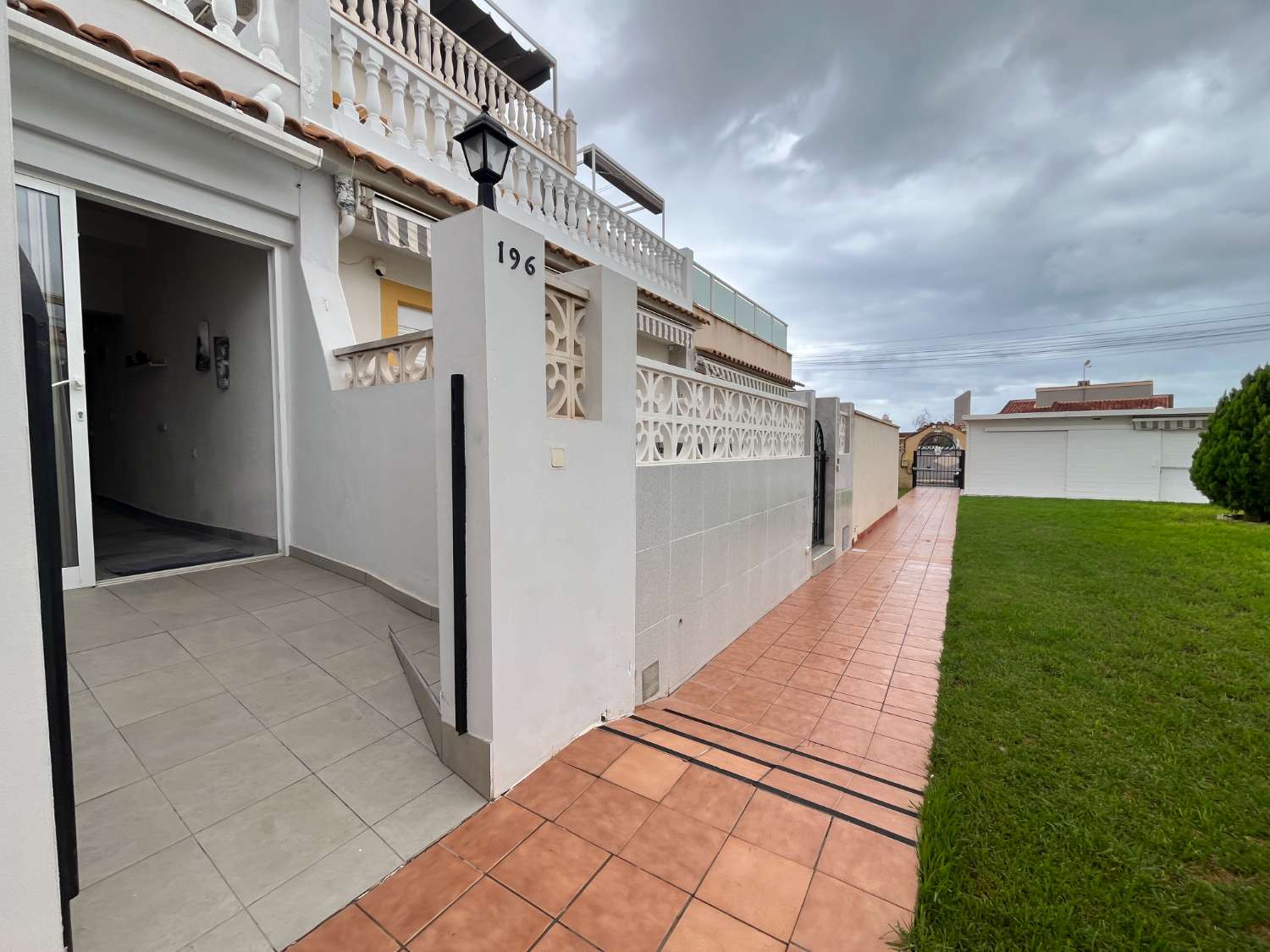 Encantadora casa reformada de 2 dormitorios y 2 baños!