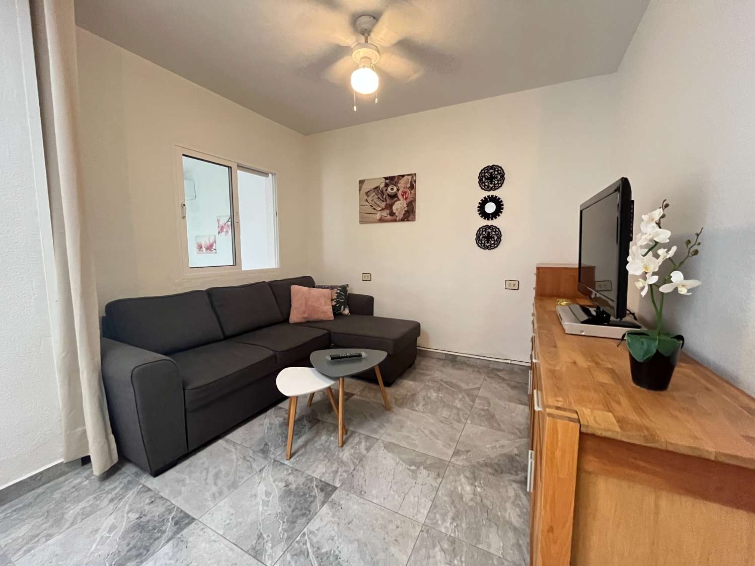 Encantadora casa reformada de 2 dormitorios y 2 baños!