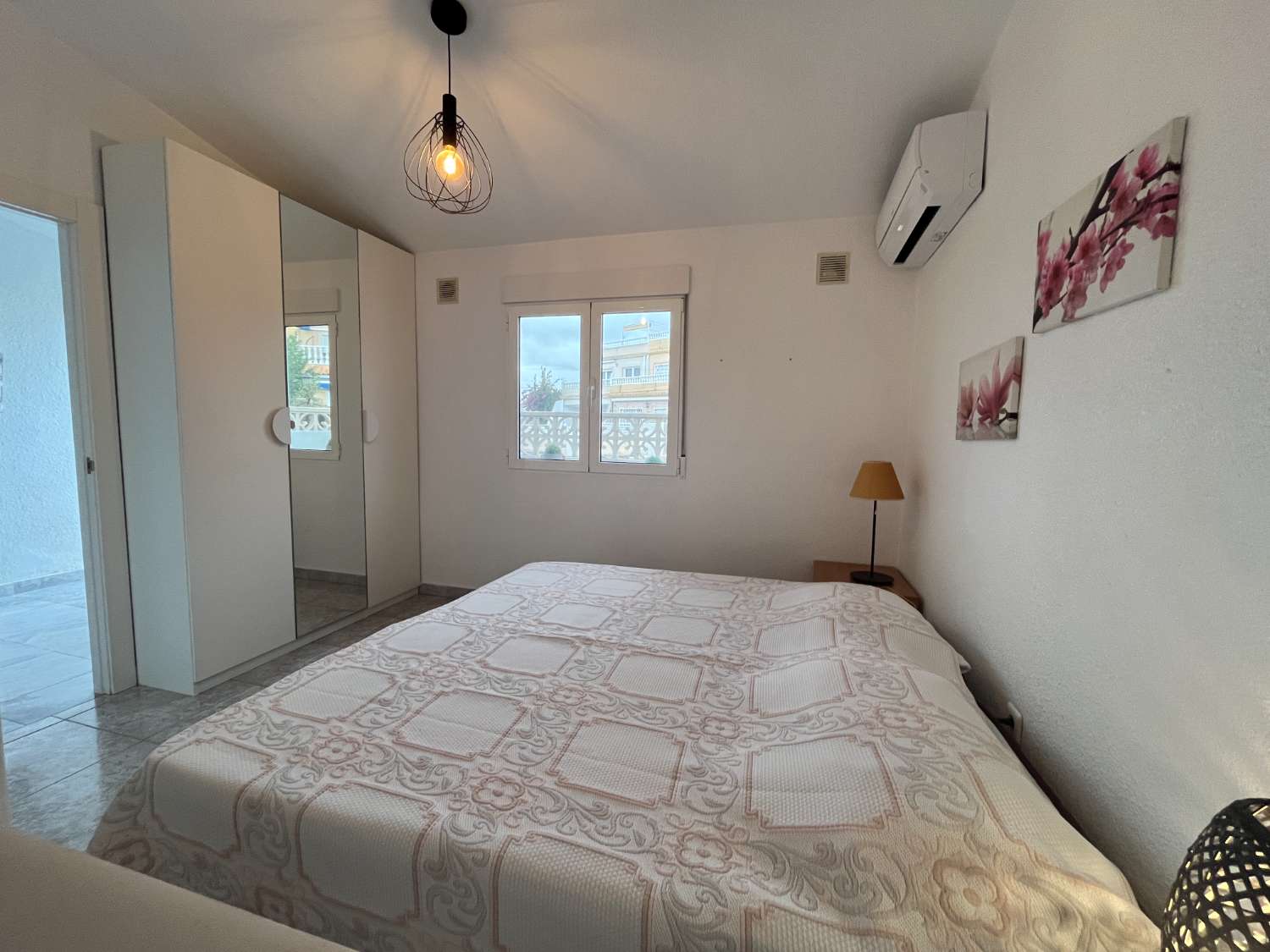 Encantadora casa reformada de 2 dormitorios y 2 baños!
