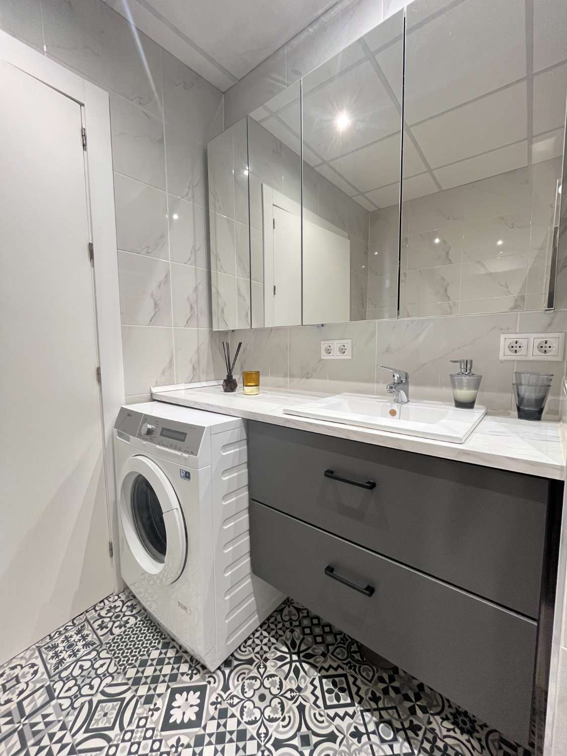 Encantadora casa reformada de 2 dormitorios y 2 baños!