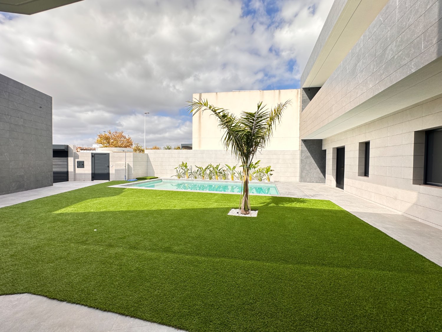 Vivienda de obra nueva con piscina lista para entrar a vivir 5 dormitorios en Lo Pagan ( san Pedro del pinatar )