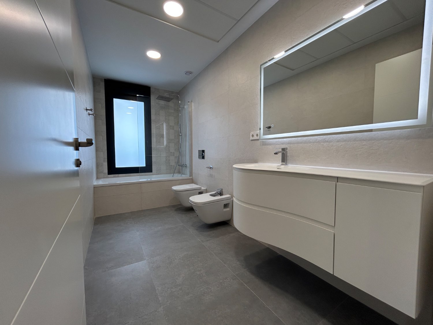 Vivienda de obra nueva con piscina lista para entrar a vivir 5 dormitorios en Lo Pagan ( san Pedro del pinatar )