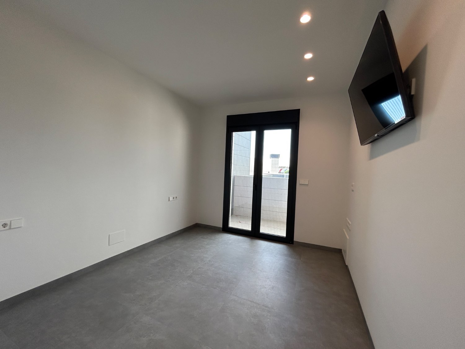 Vivienda de obra nueva con piscina lista para entrar a vivir 5 dormitorios en Lo Pagan ( san Pedro del pinatar )