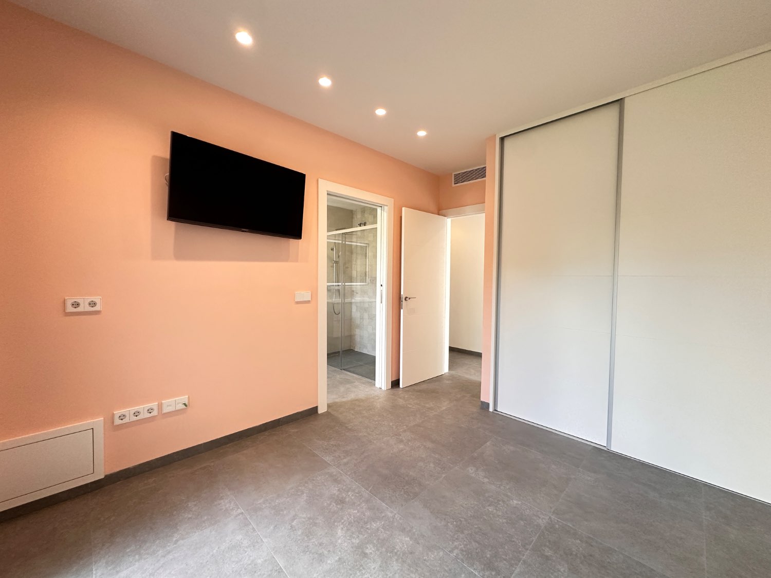 Vivienda de obra nueva con piscina lista para entrar a vivir 5 dormitorios en Lo Pagan ( san Pedro del pinatar )