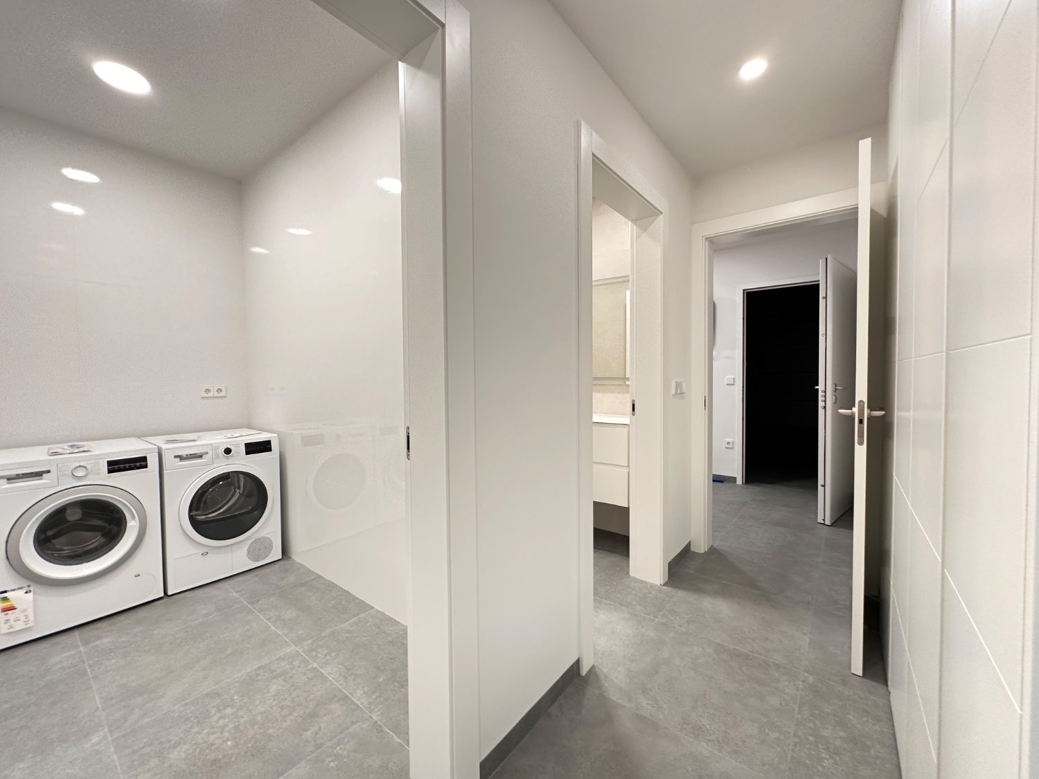 Vivienda de obra nueva con piscina lista para entrar a vivir 5 dormitorios en Lo Pagan ( san Pedro del pinatar )