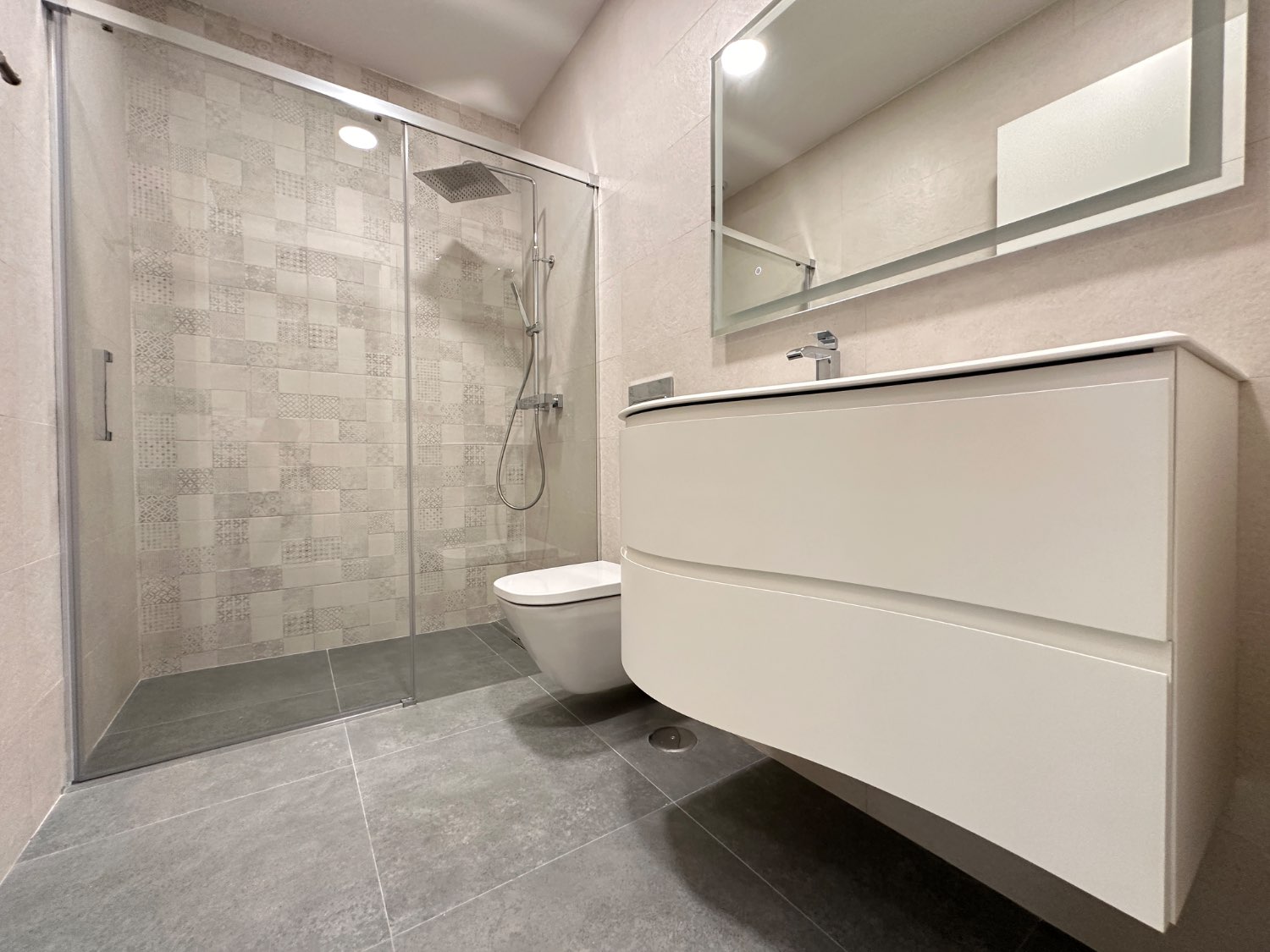 Vivienda de obra nueva con piscina lista para entrar a vivir 5 dormitorios en Lo Pagan ( san Pedro del pinatar )