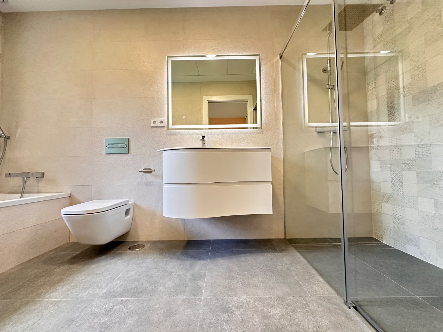 Vivienda de obra nueva con piscina lista para entrar a vivir 5 dormitorios en Lo Pagan ( san Pedro del pinatar )